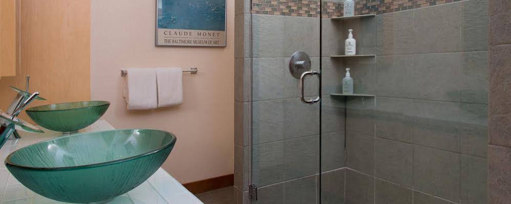 Tucker House Inn & Harrison House Suites