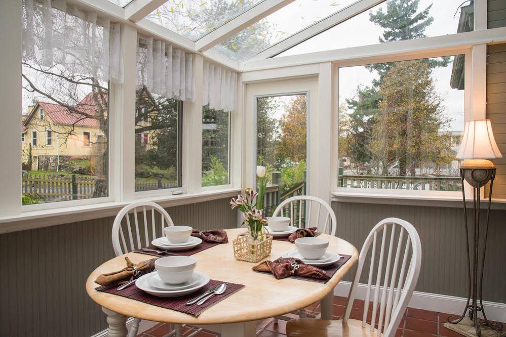 Tucker House Inn & Harrison House Suites