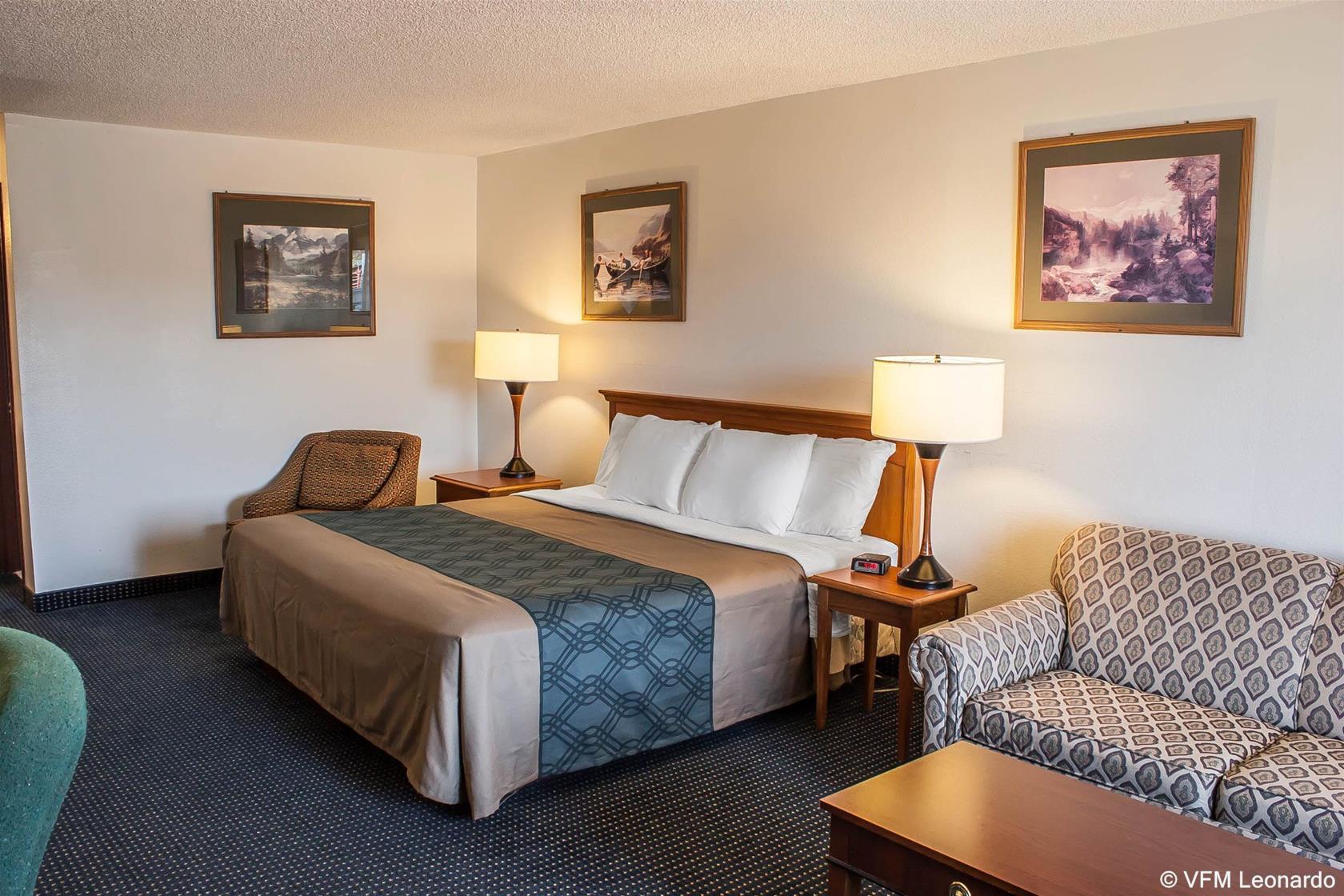Econo Lodge Inn & Suites