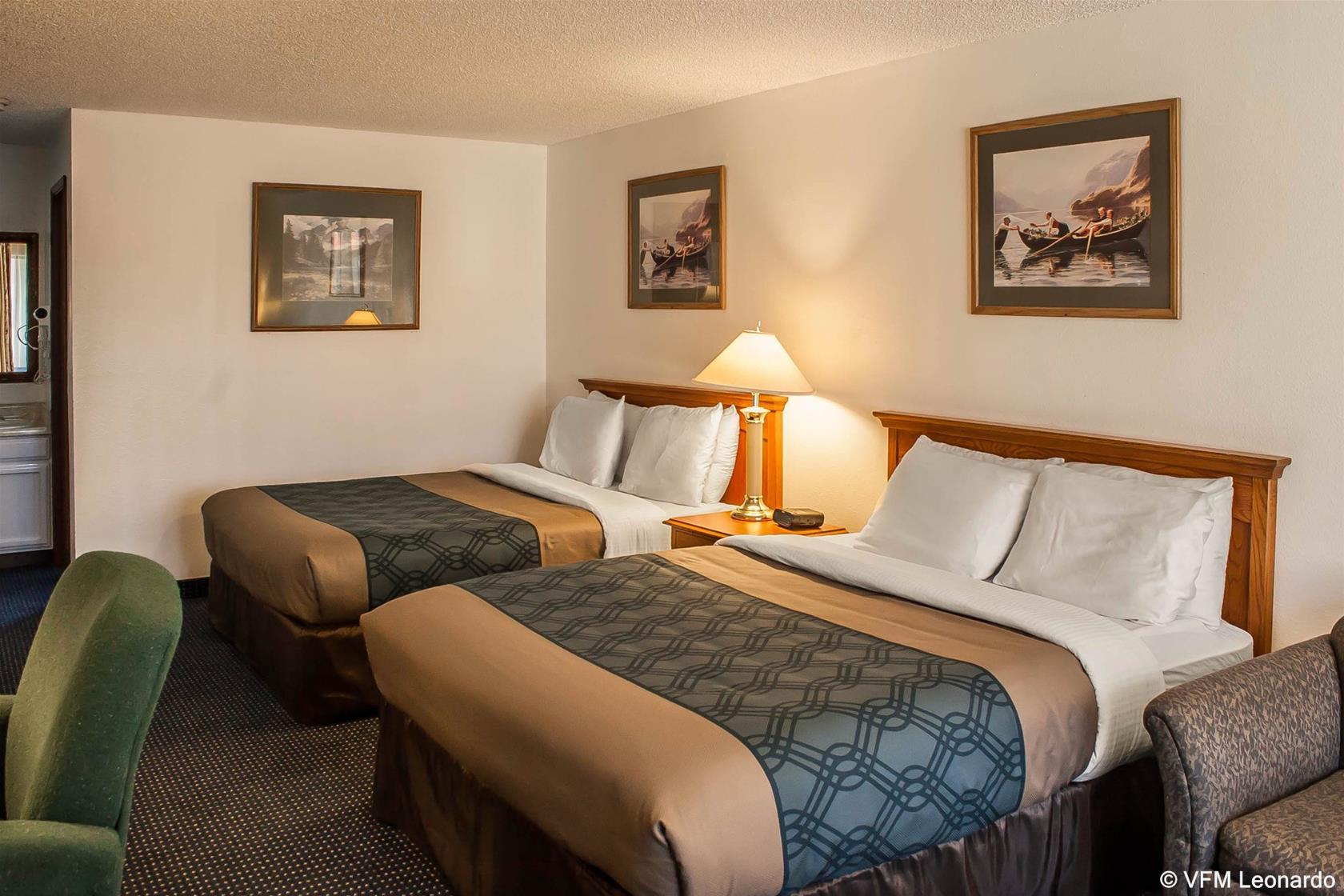 Econo Lodge Inn & Suites