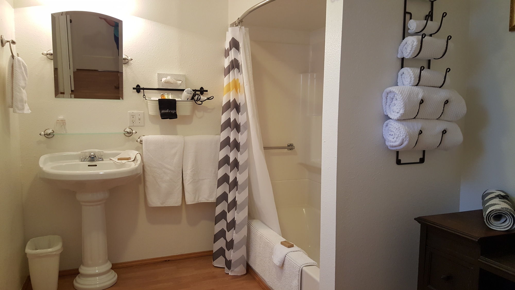 Husum's Riverside Bed And Breakfast