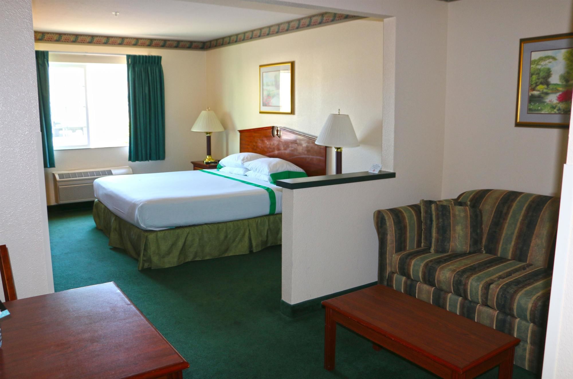 GuestHouse Inn & Suites Kelso/Longview