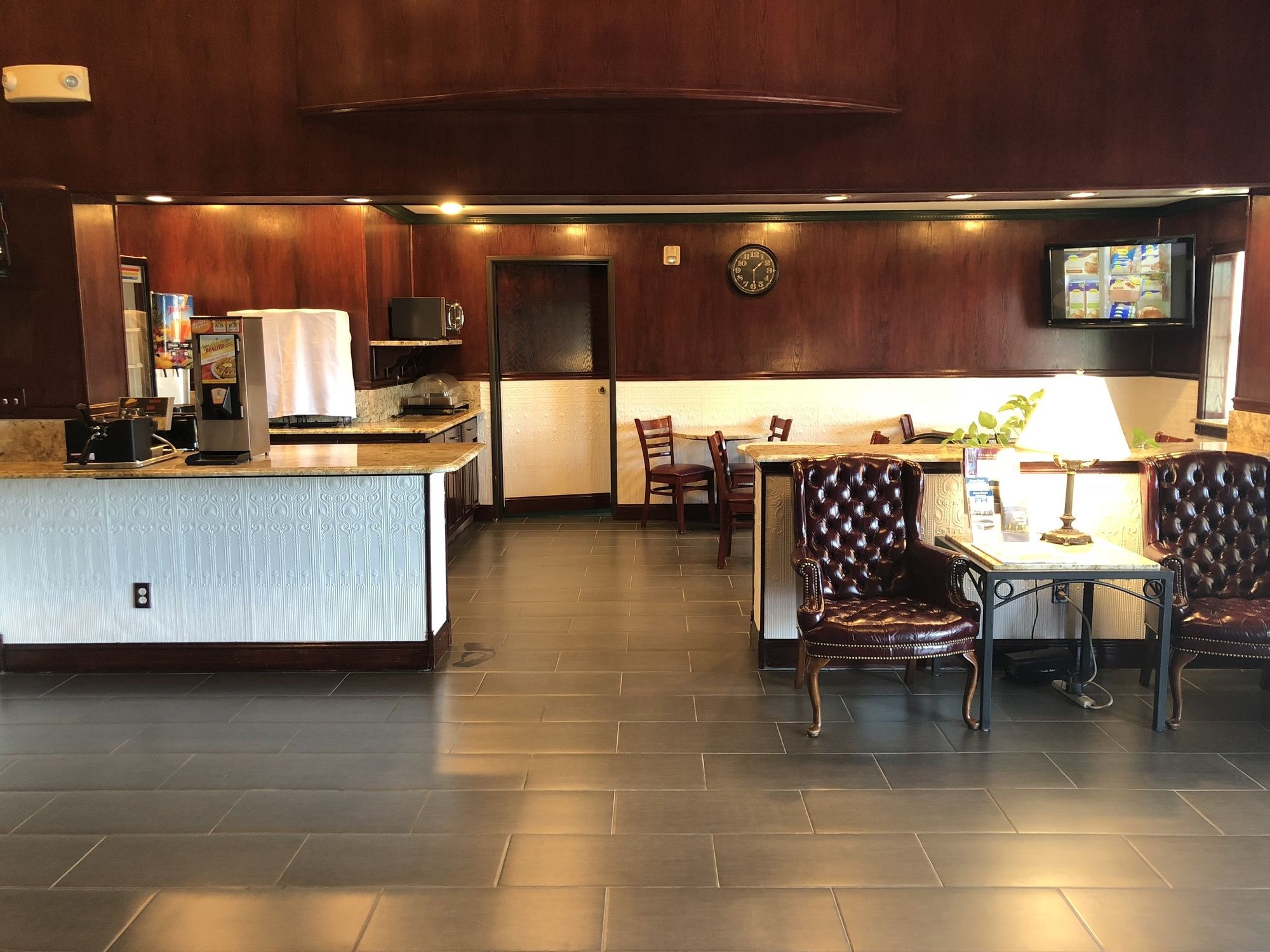 GuestHouse Inn & Suites Kelso/Longview
