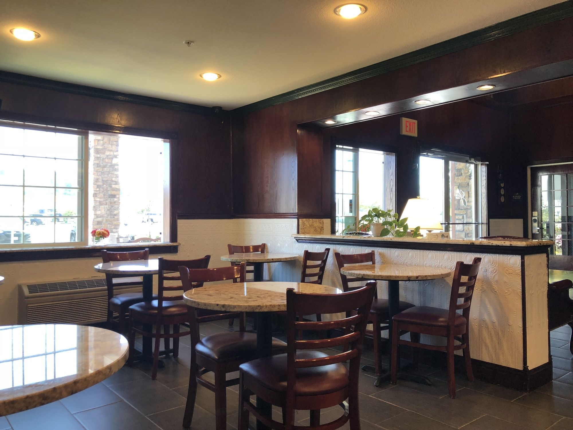 GuestHouse Inn & Suites Kelso/Longview