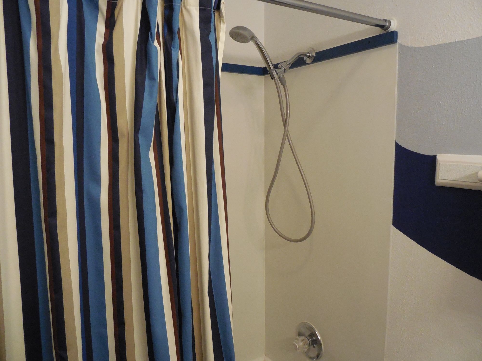 Kennewick Suites
