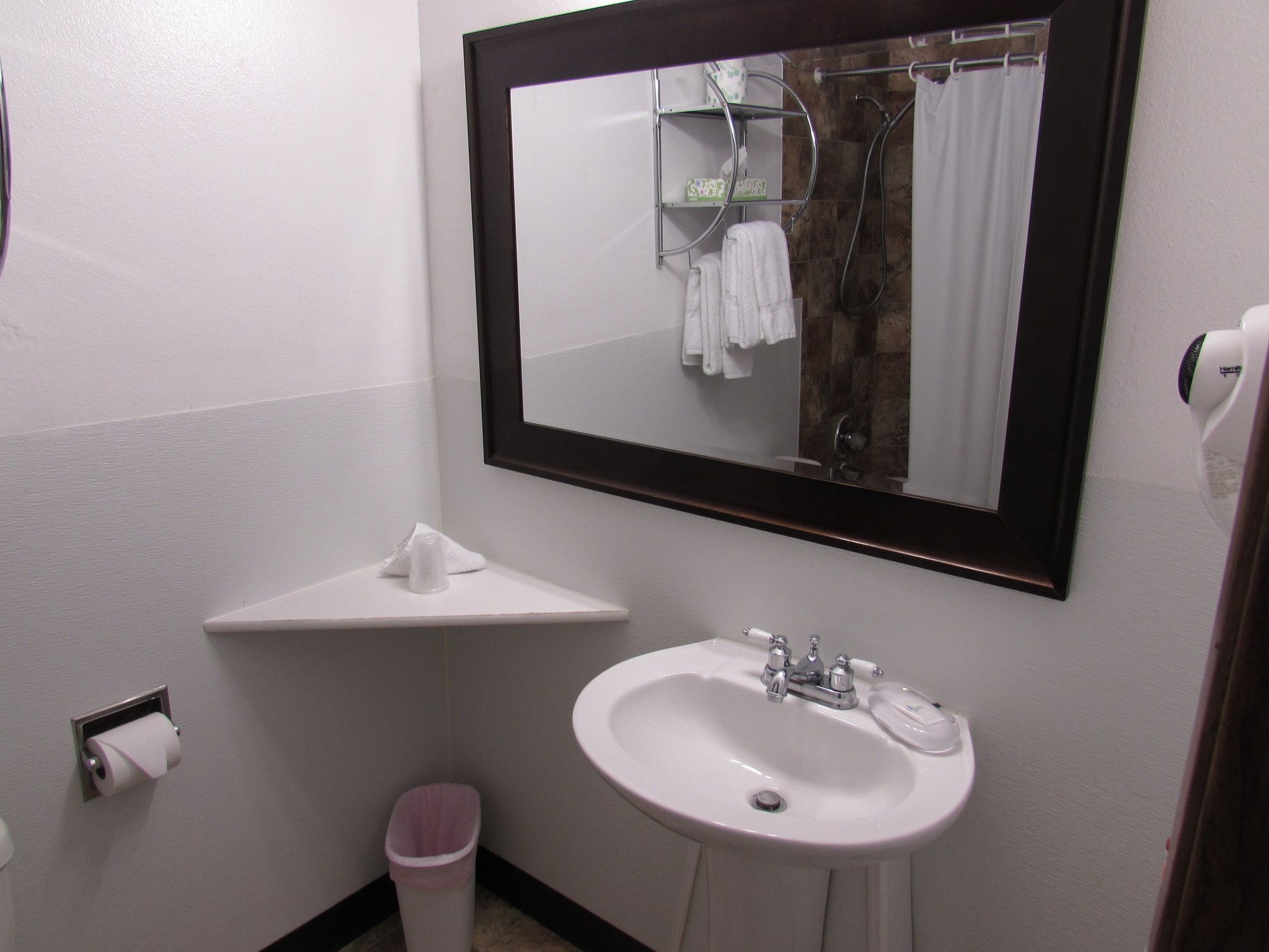 Kennewick Suites