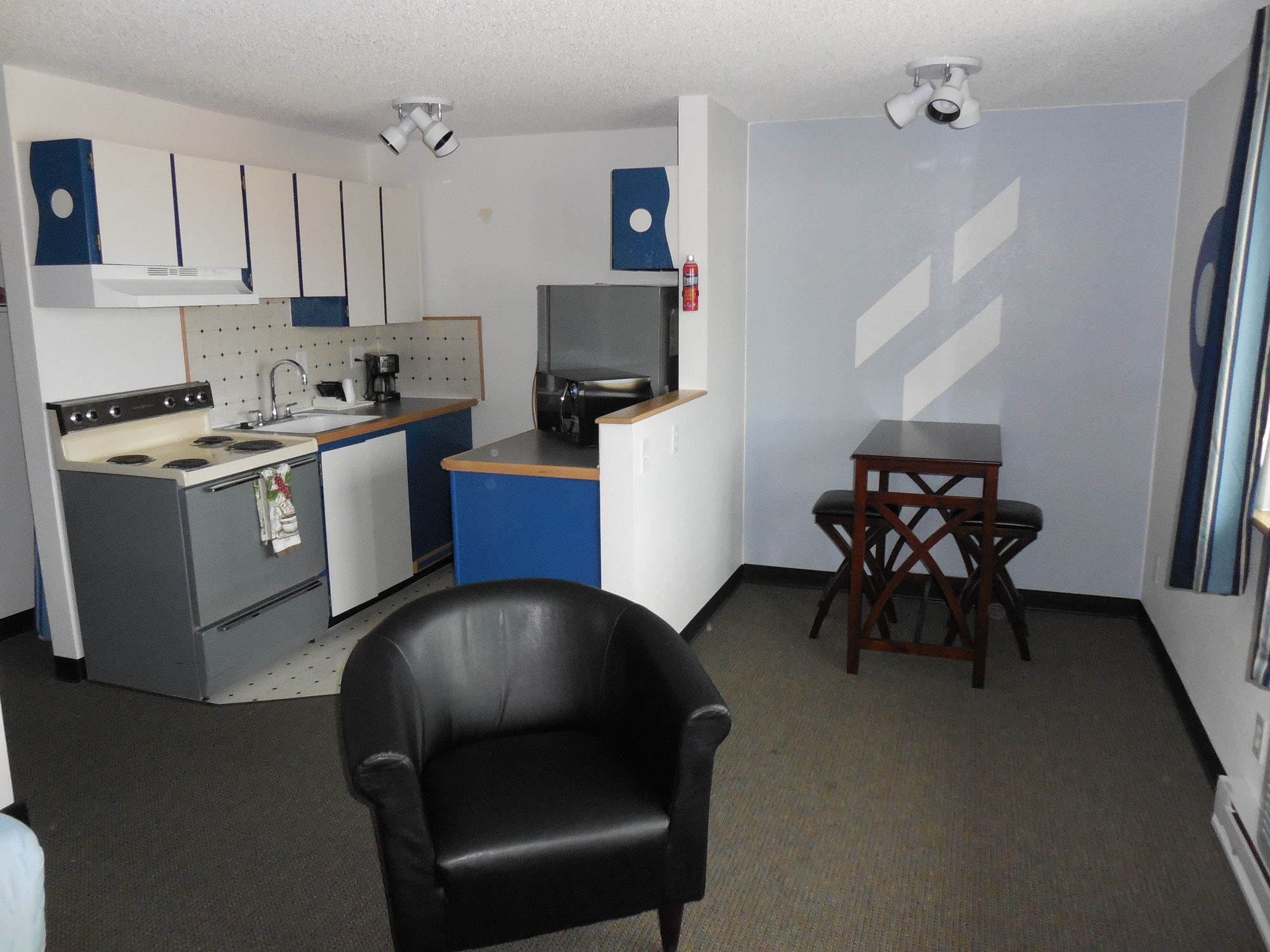 Kennewick Suites