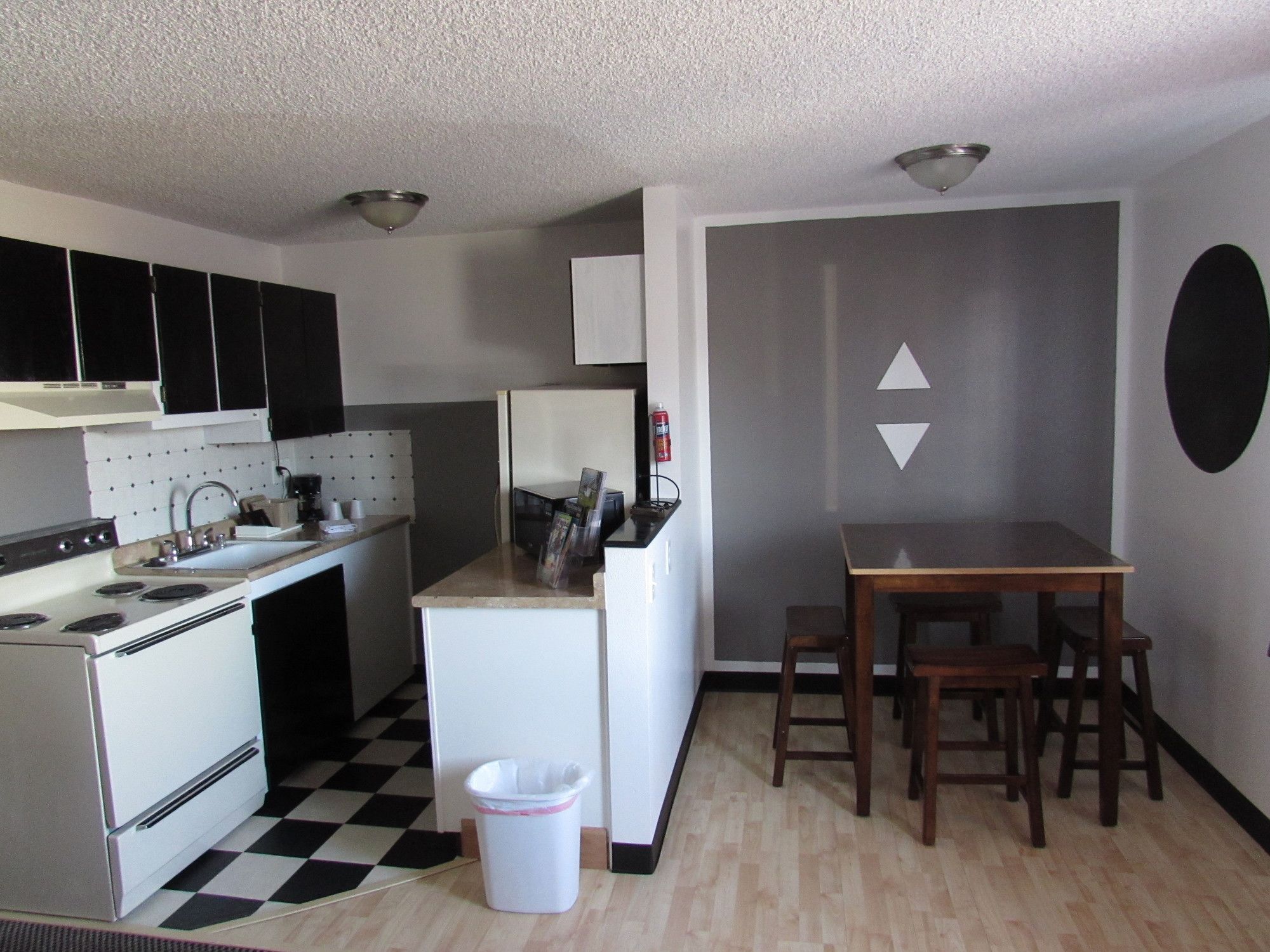 Kennewick Suites