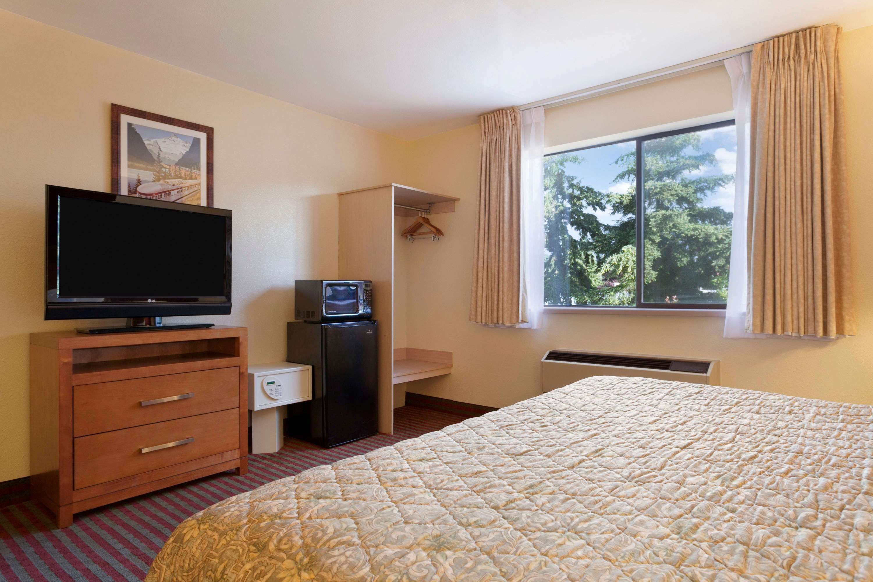Spark by Hilton Kent Seattle