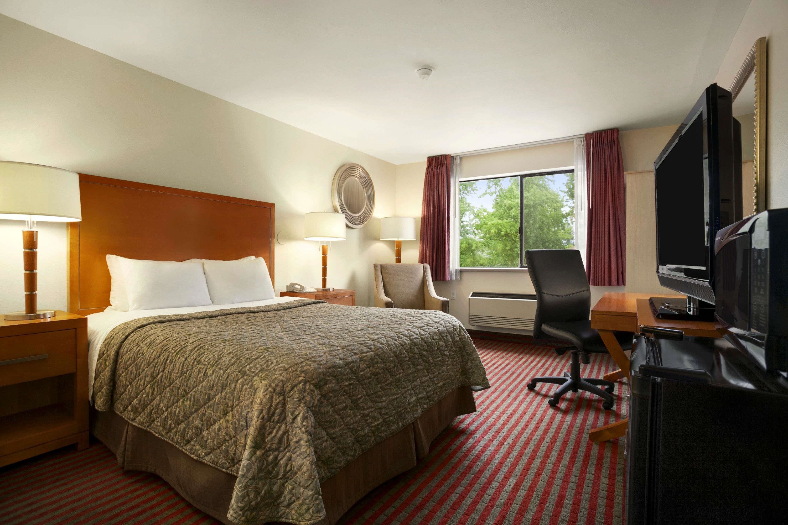 Spark by Hilton Kent Seattle