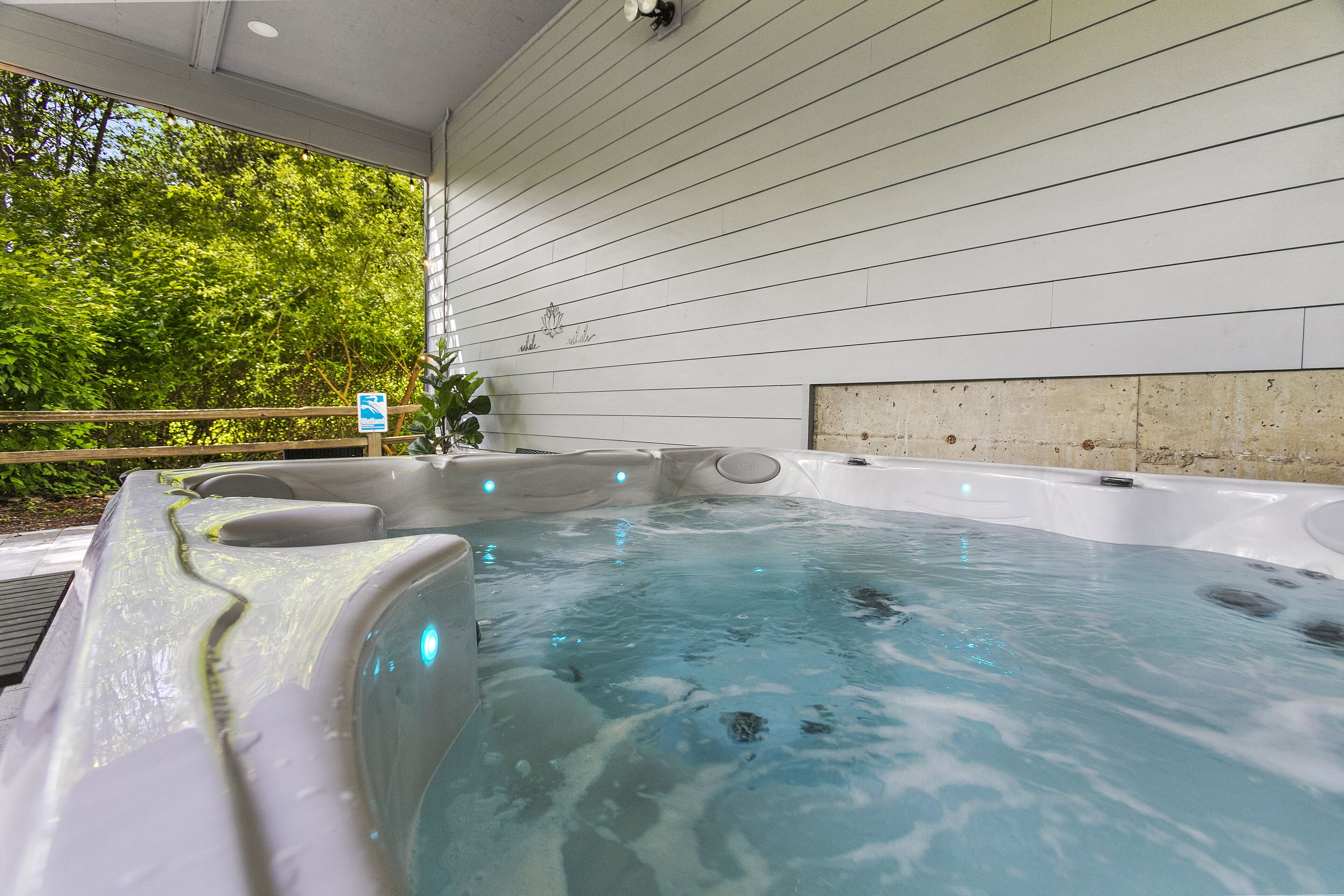 Greenbelt Sanctuary Hot Tub & Gym