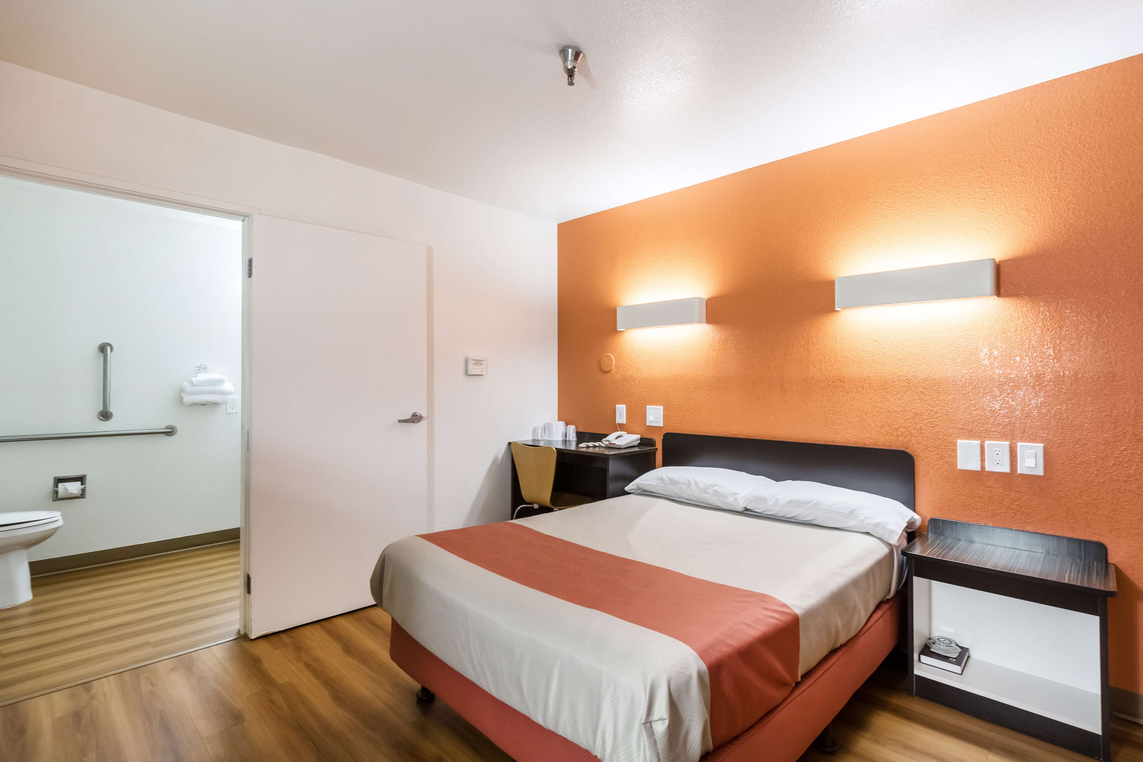 Motel 6 Seattle North - Kirkland