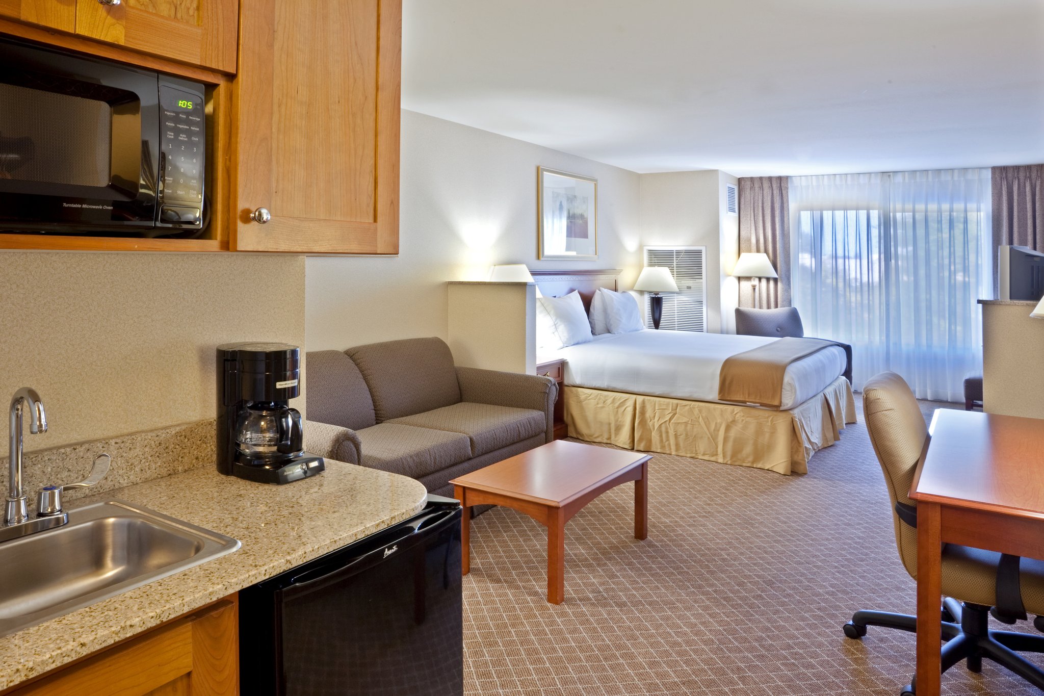 Holiday Inn Express & Suites Lacey - Olympia