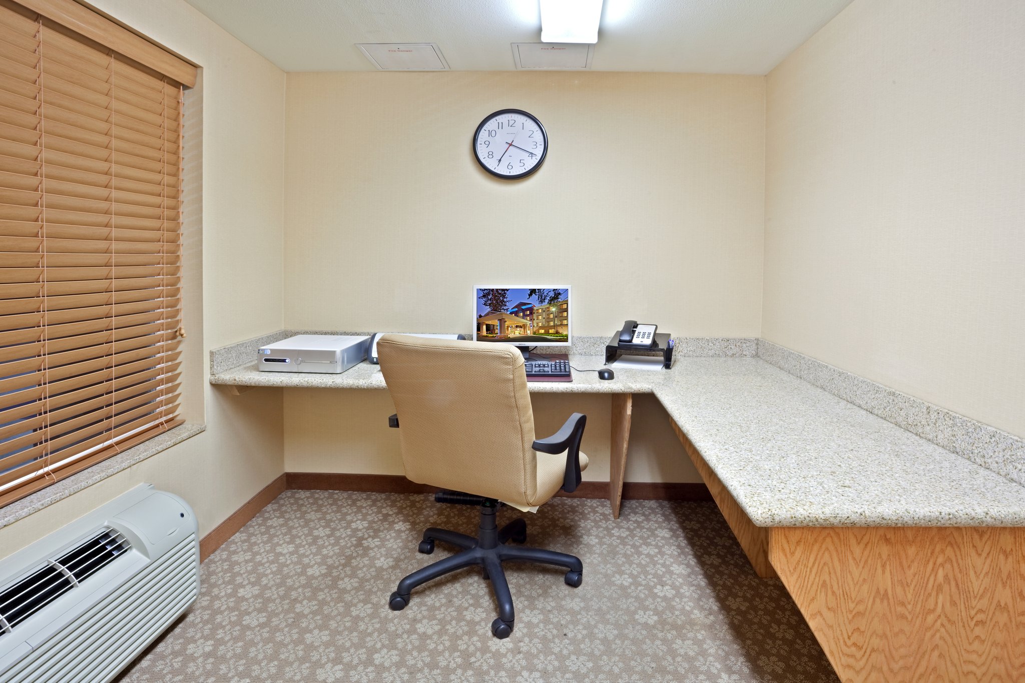 Holiday Inn Express & Suites Lacey - Olympia