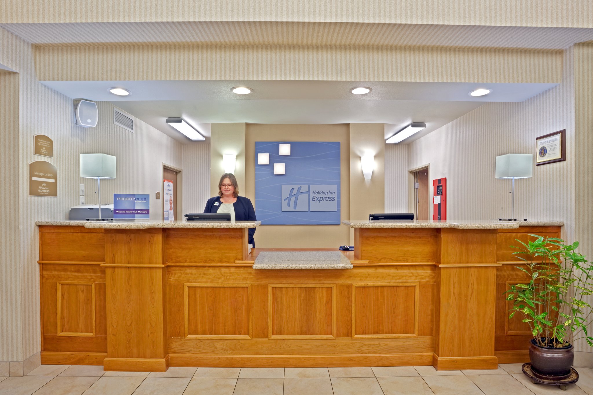 Holiday Inn Express & Suites Lacey - Olympia