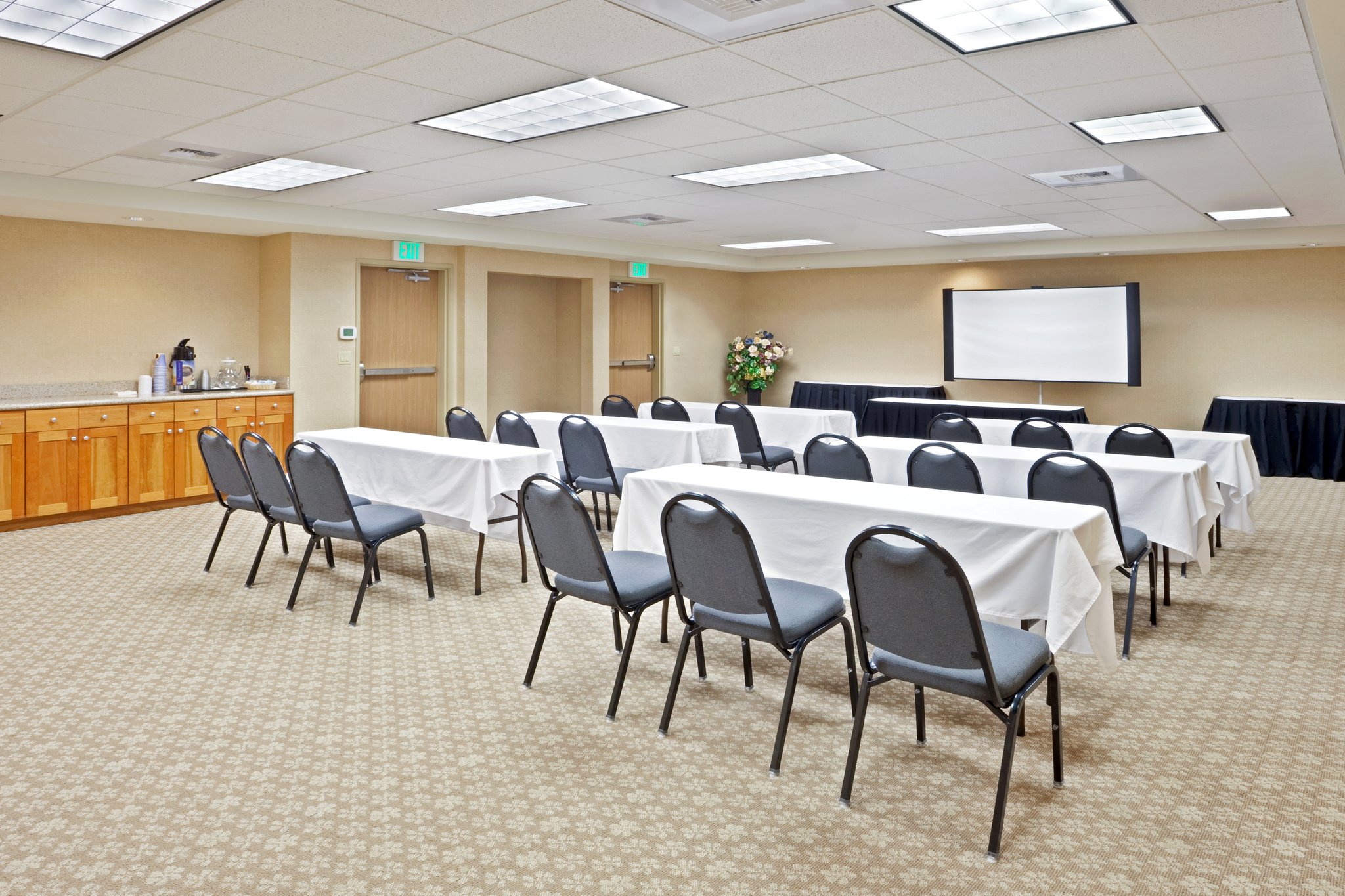 Holiday Inn Express & Suites Lacey - Olympia