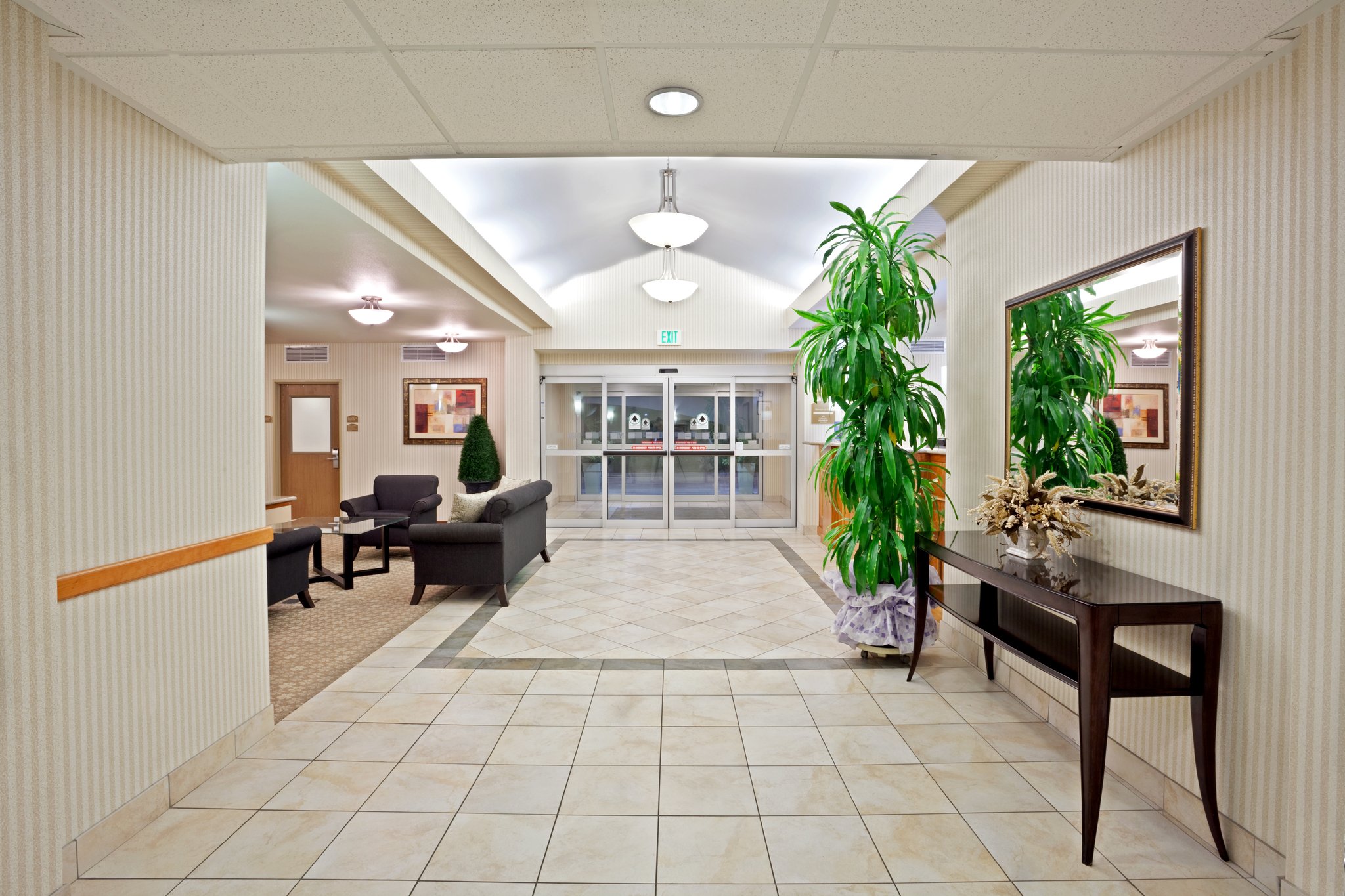 Holiday Inn Express & Suites Lacey - Olympia