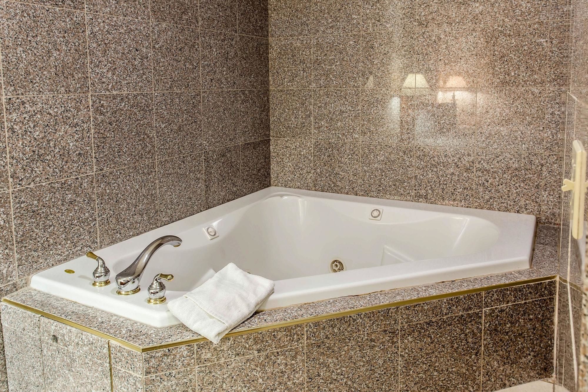 Quality Inn & Suites Lacey I-5