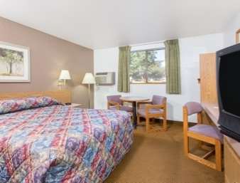 Super 8 by Wyndham Lacey Olympia Area