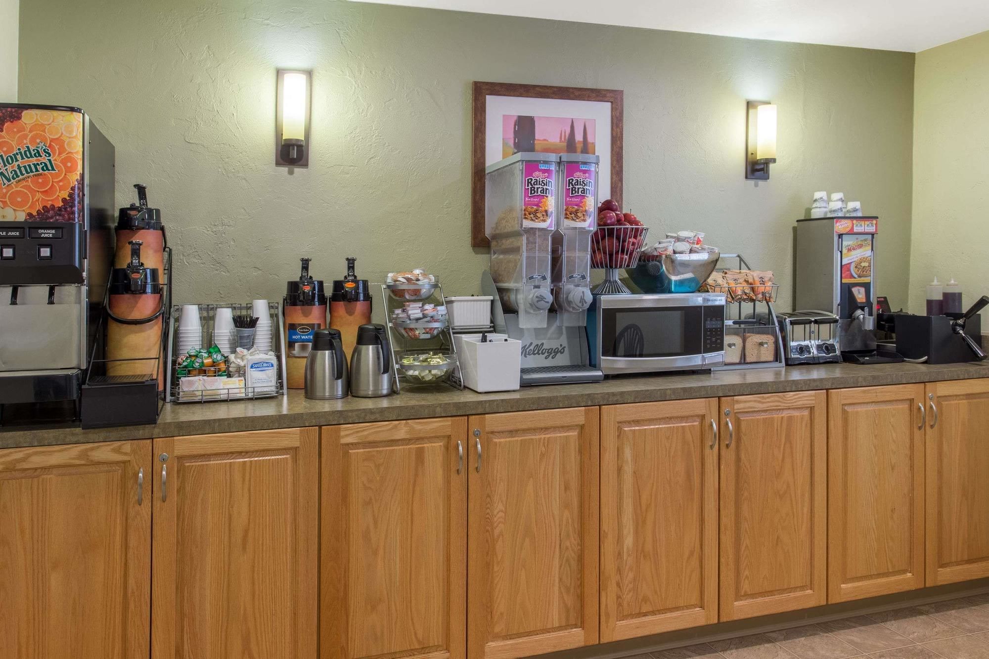 Super 8 by Wyndham Lacey Olympia Area