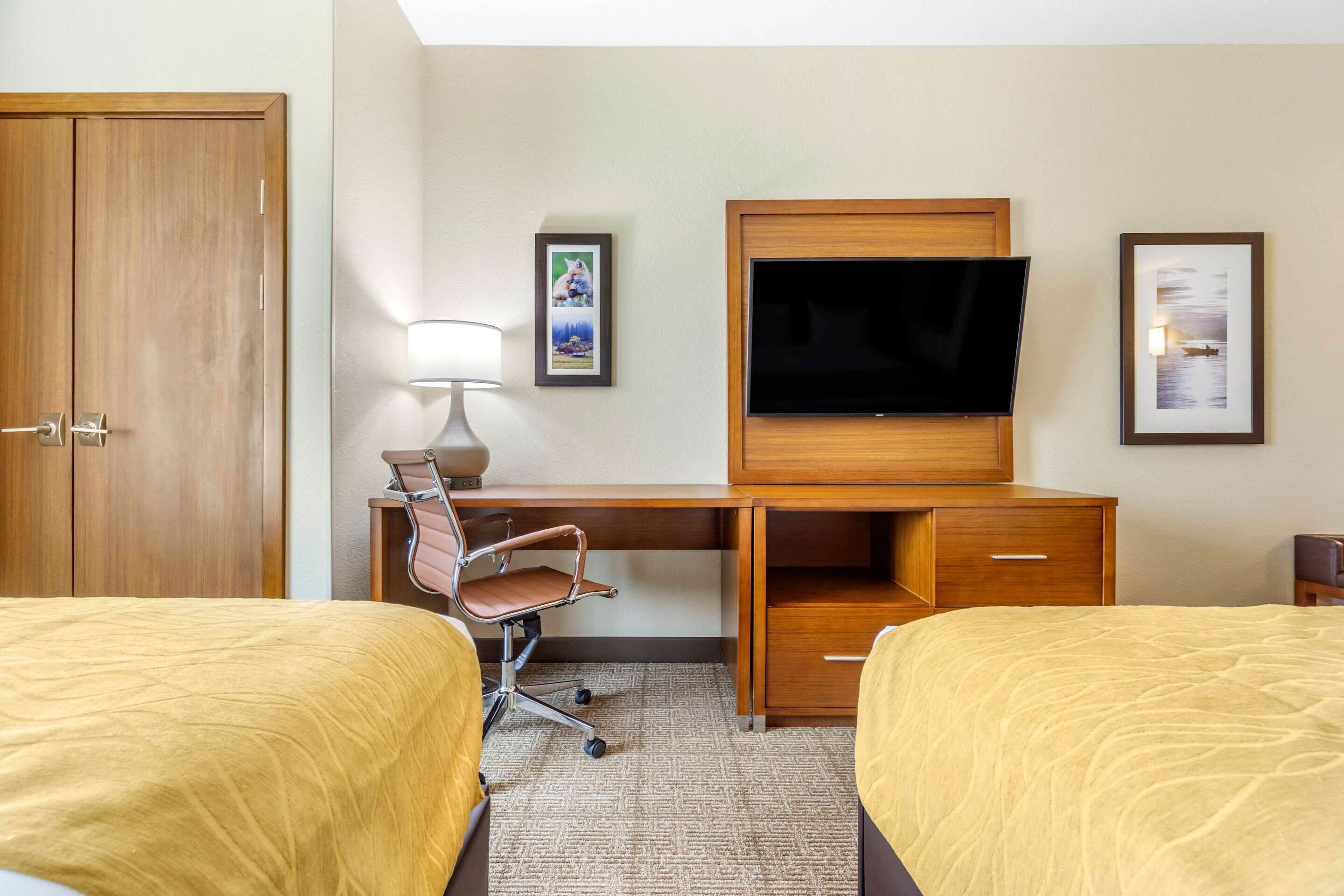 Comfort Inn & Suites Lakewood by JBLM