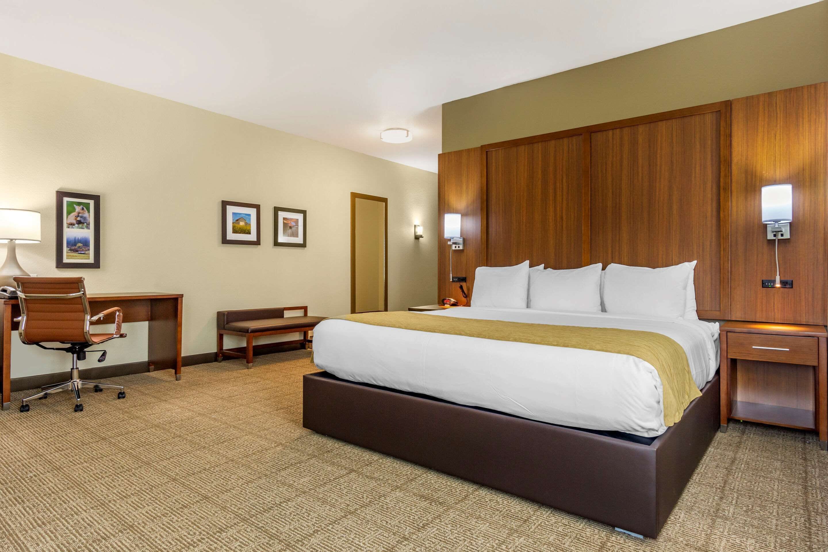 Comfort Inn & Suites Lakewood by JBLM