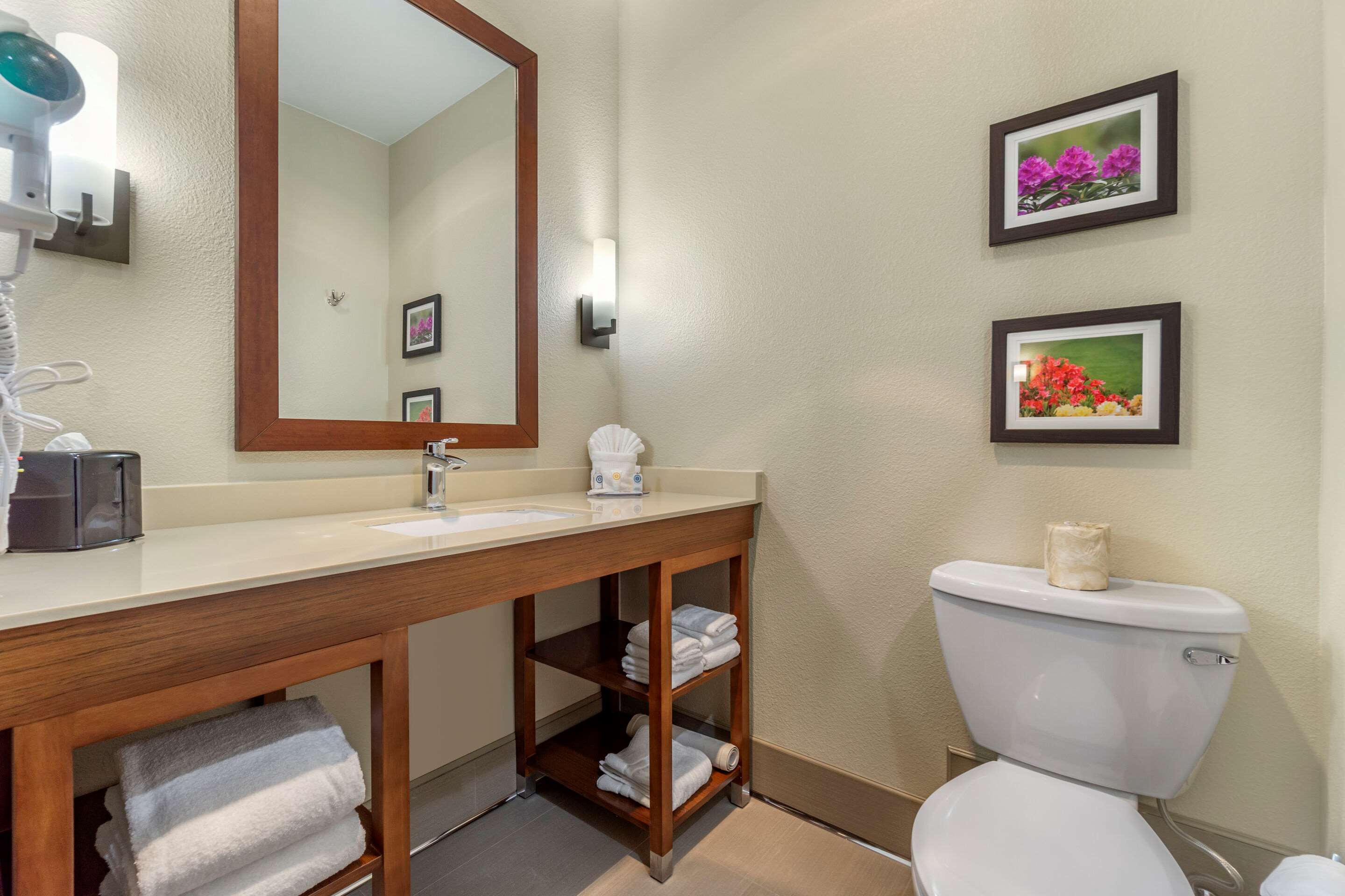 Comfort Inn & Suites Lakewood by JBLM