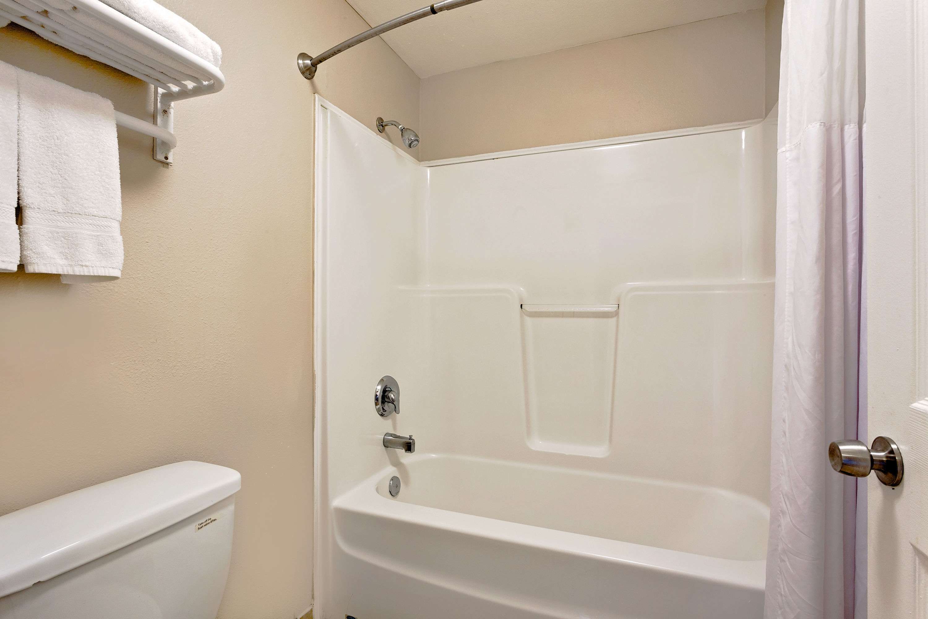 Days Inn by Wyndham Lakewood South Tacoma