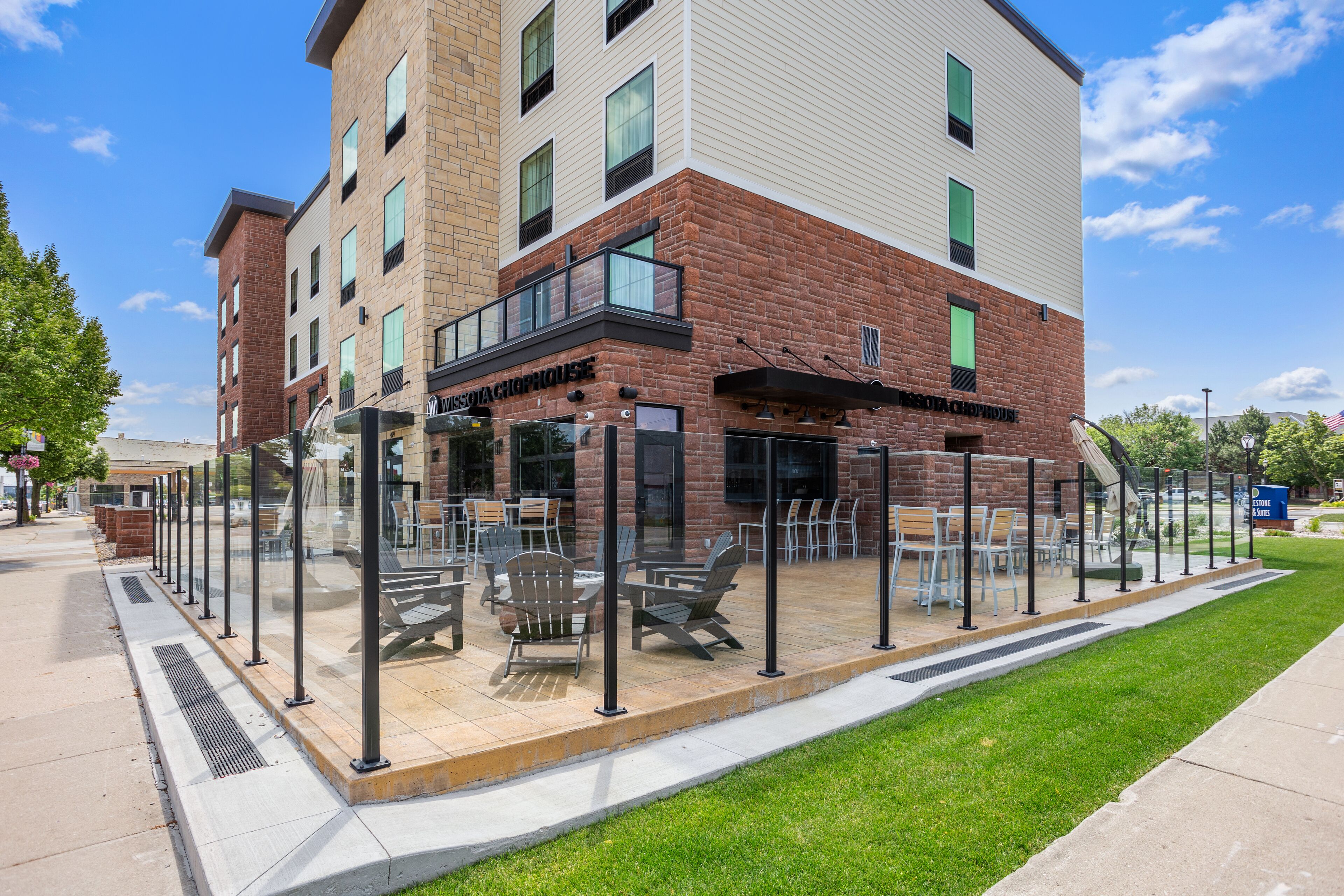 Cobblestone Hotel And Suites