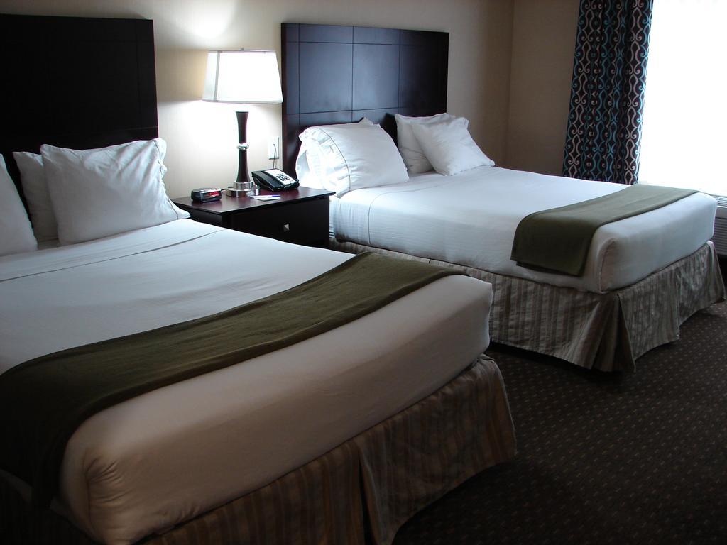 Holiday Inn Express & Suites Lynnwood