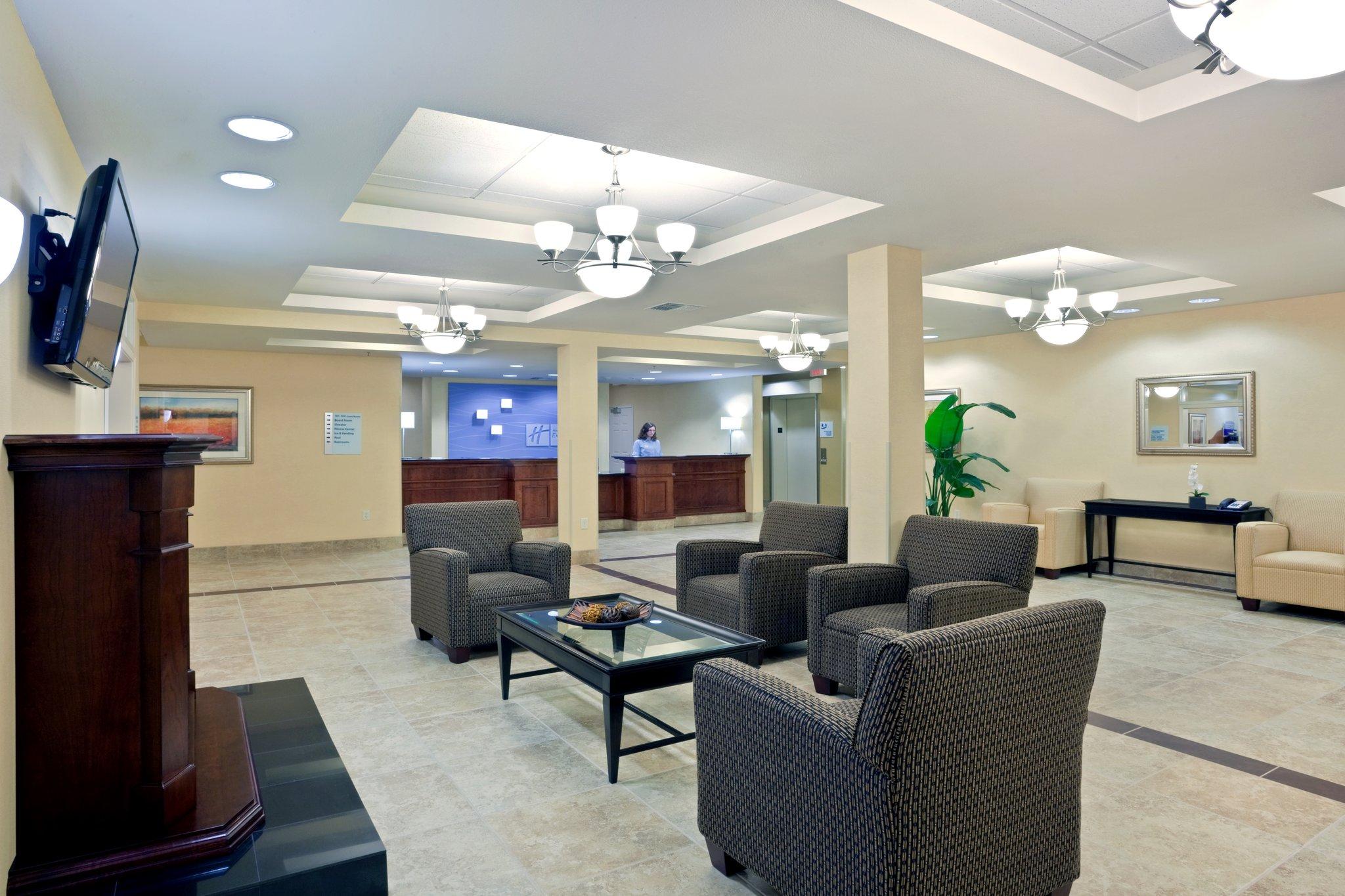 Holiday Inn Express & Suites Lynnwood
