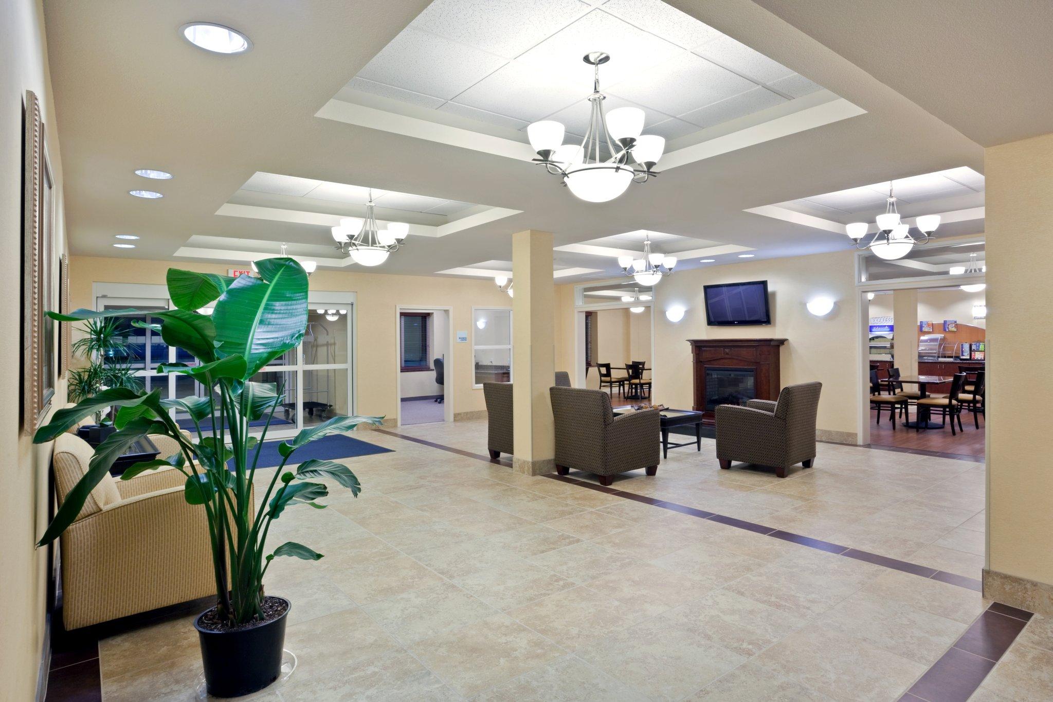 Holiday Inn Express & Suites Lynnwood