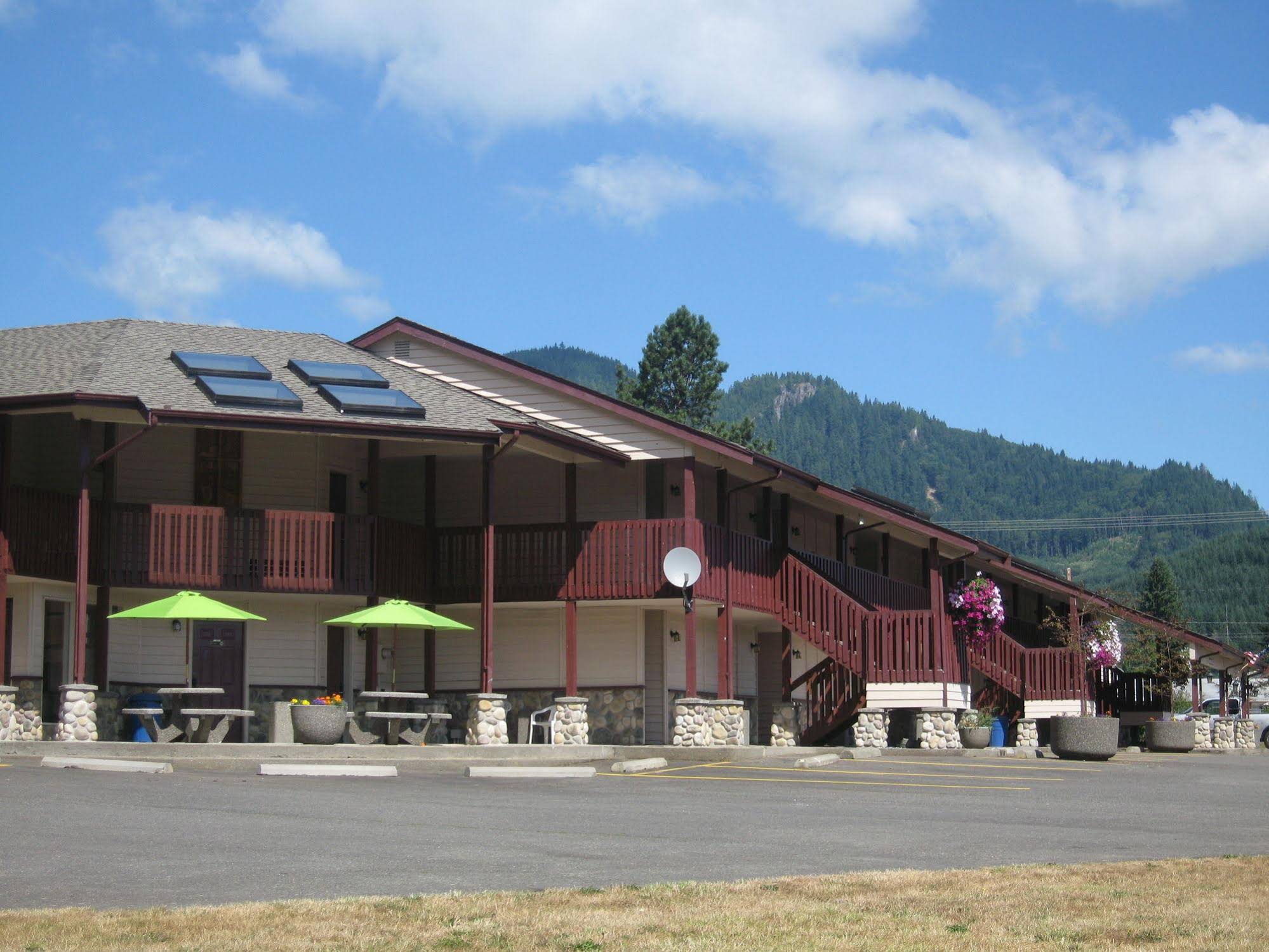 Seasons Motel