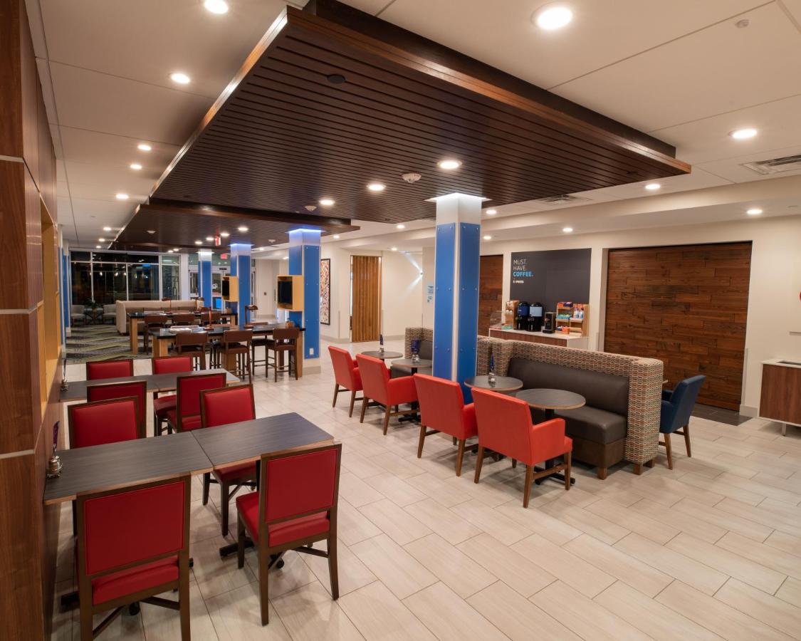 Holiday Inn Express & Suites Moses Lake