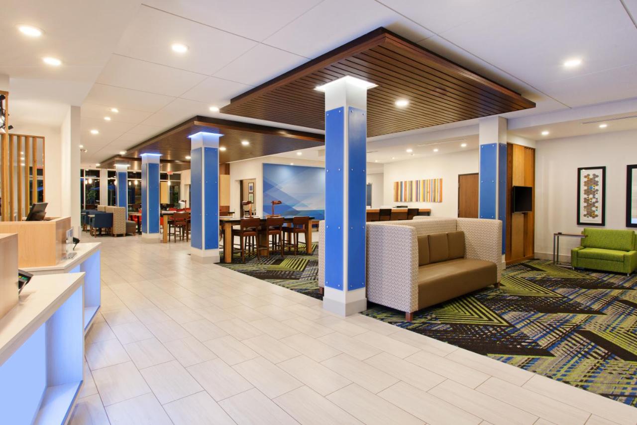 Holiday Inn Express & Suites Moses Lake