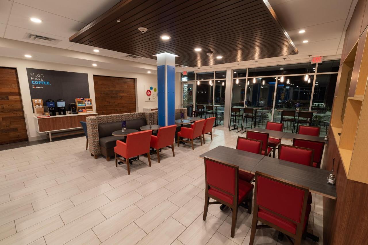 Holiday Inn Express & Suites Moses Lake