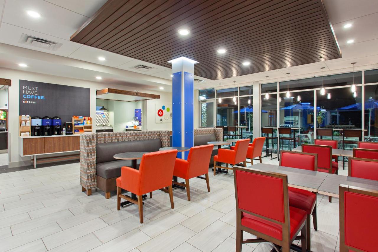 Holiday Inn Express & Suites Moses Lake