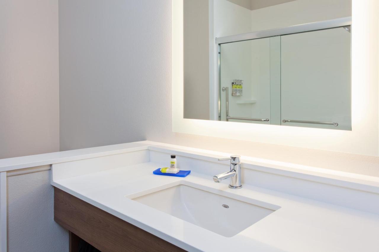 Holiday Inn Express & Suites Moses Lake