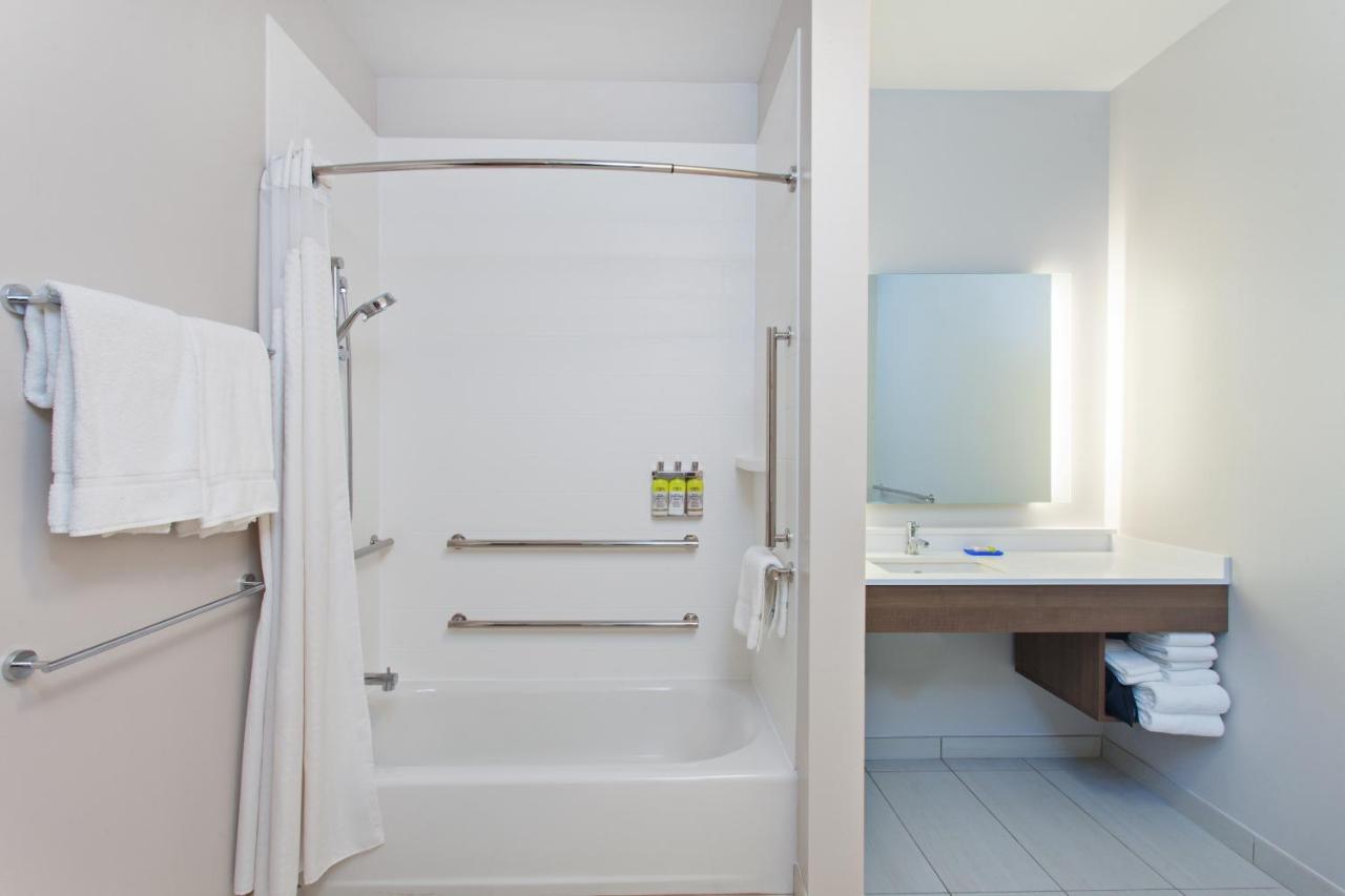 Holiday Inn Express & Suites Moses Lake