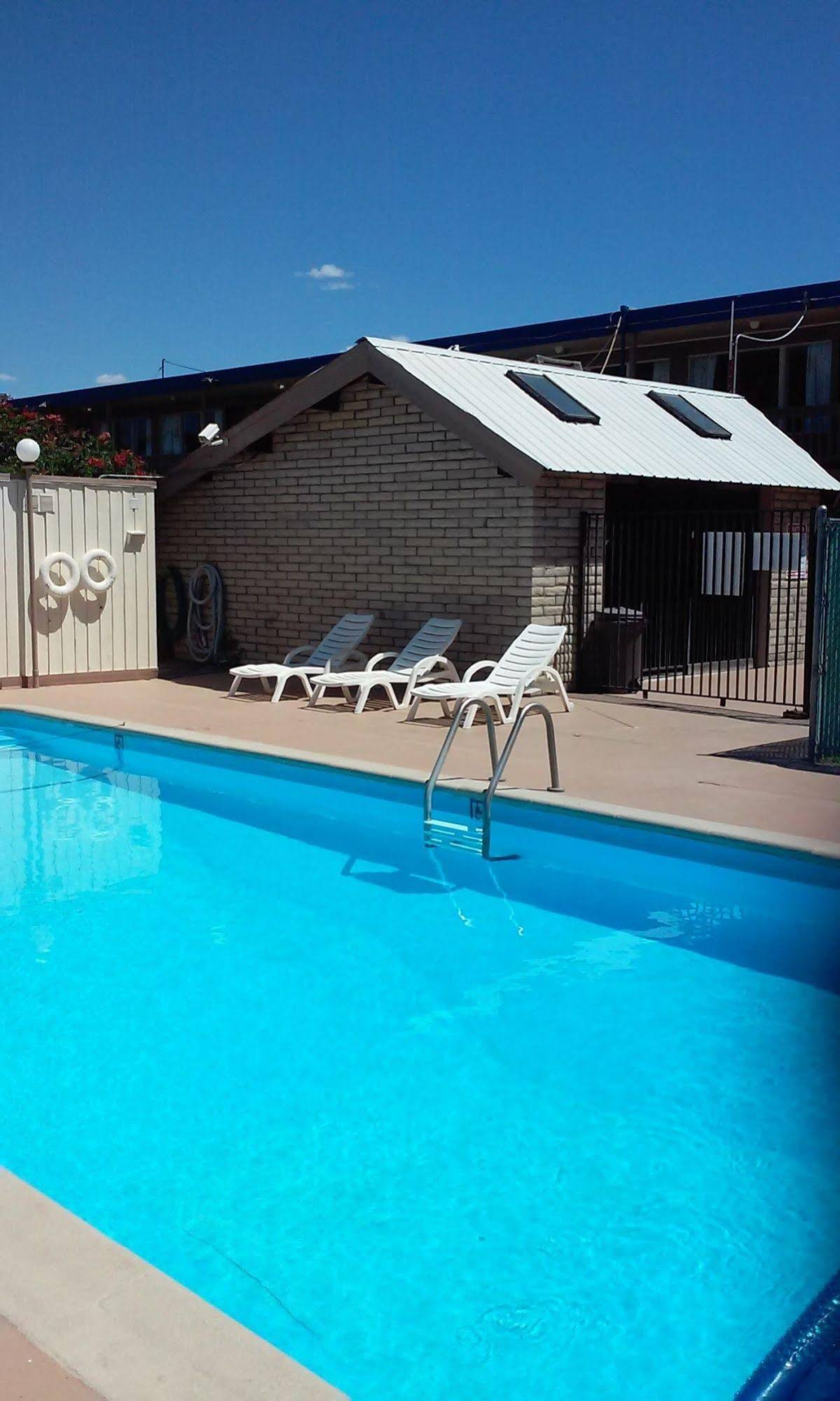 Motel Oasis
