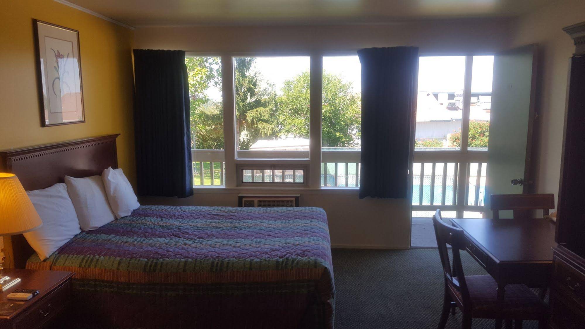 Motel Oasis
