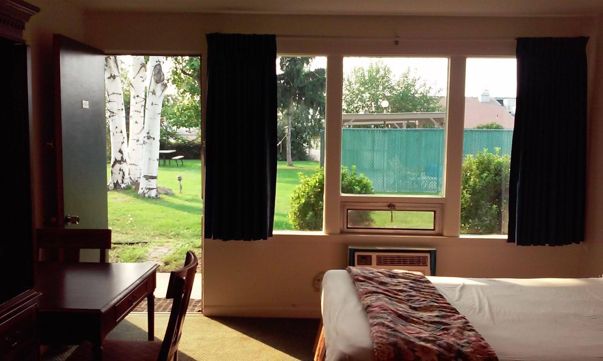 Motel Oasis