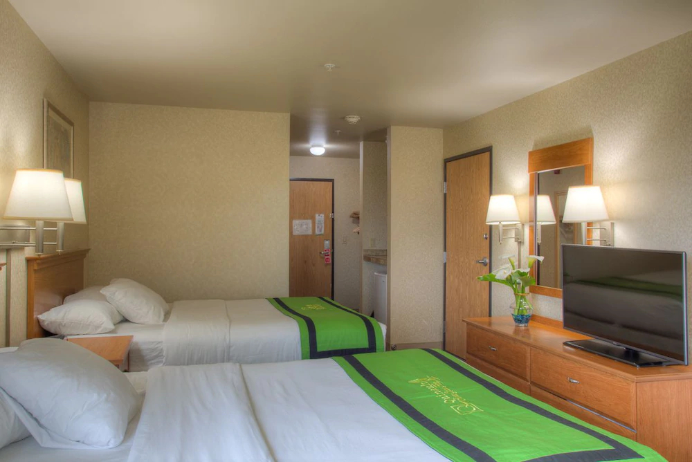 Pacific Sunsrise Inn and Suites