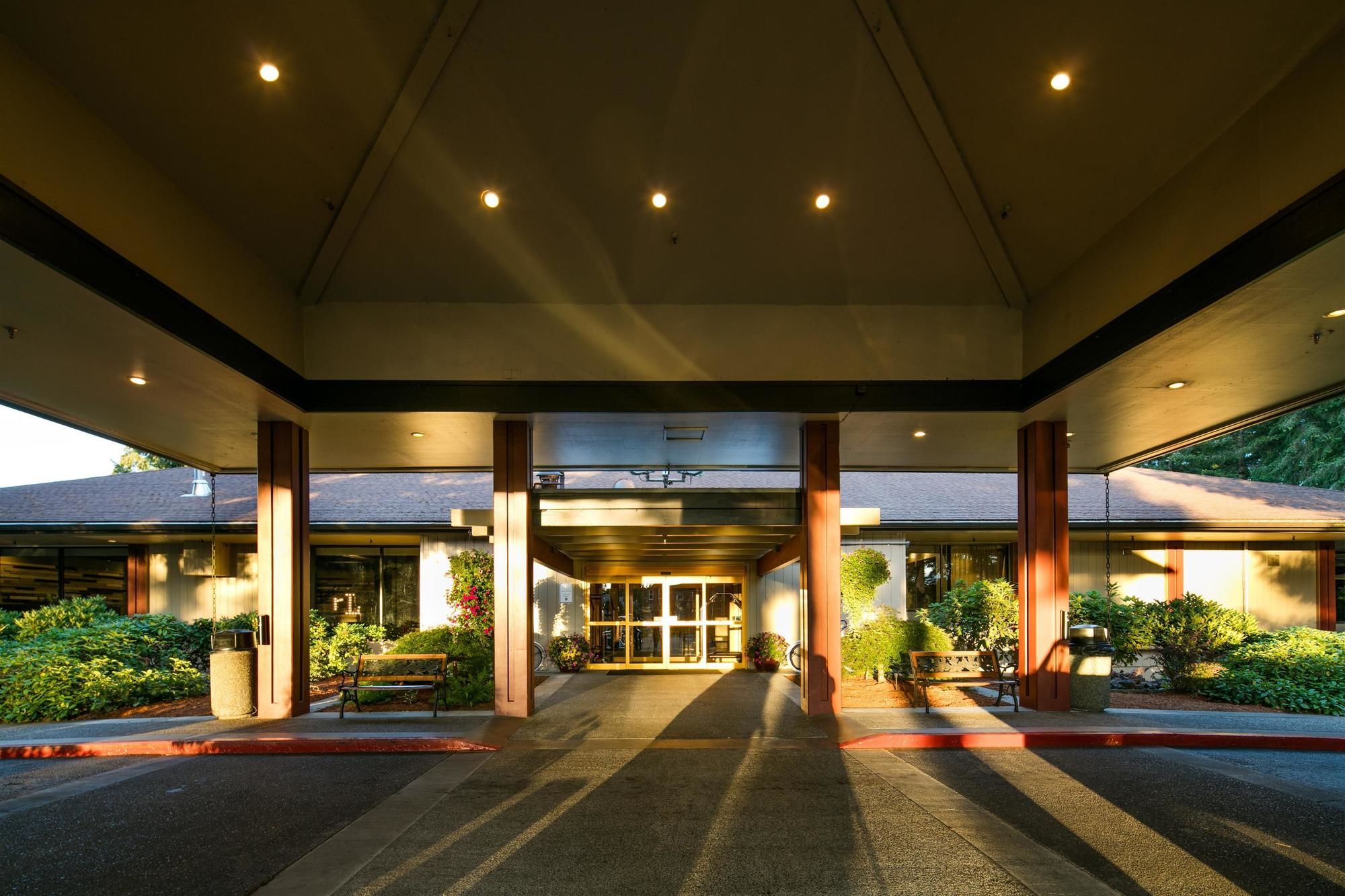 Olympia Hotel at Capitol Lake