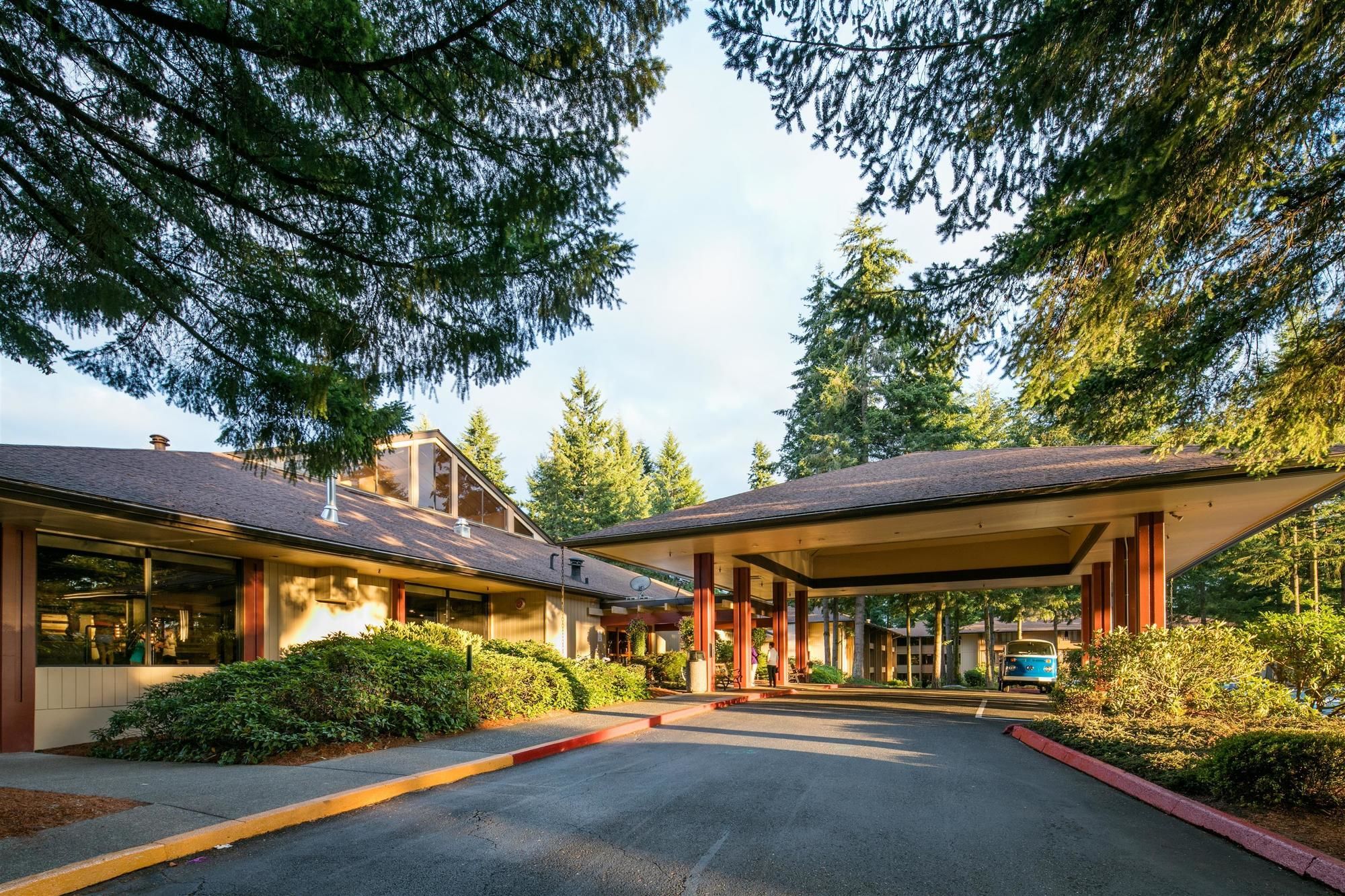 Olympia Hotel at Capitol Lake