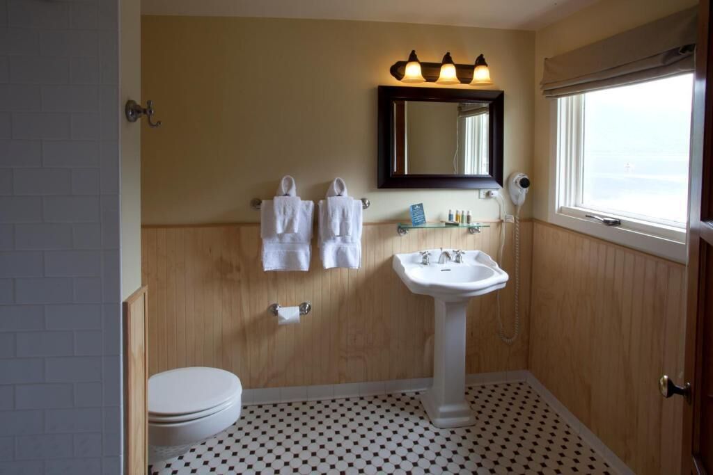 Lake Crescent Lodge