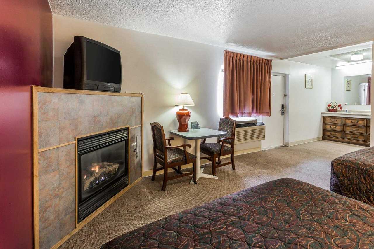 Rodeway Inn & Suites