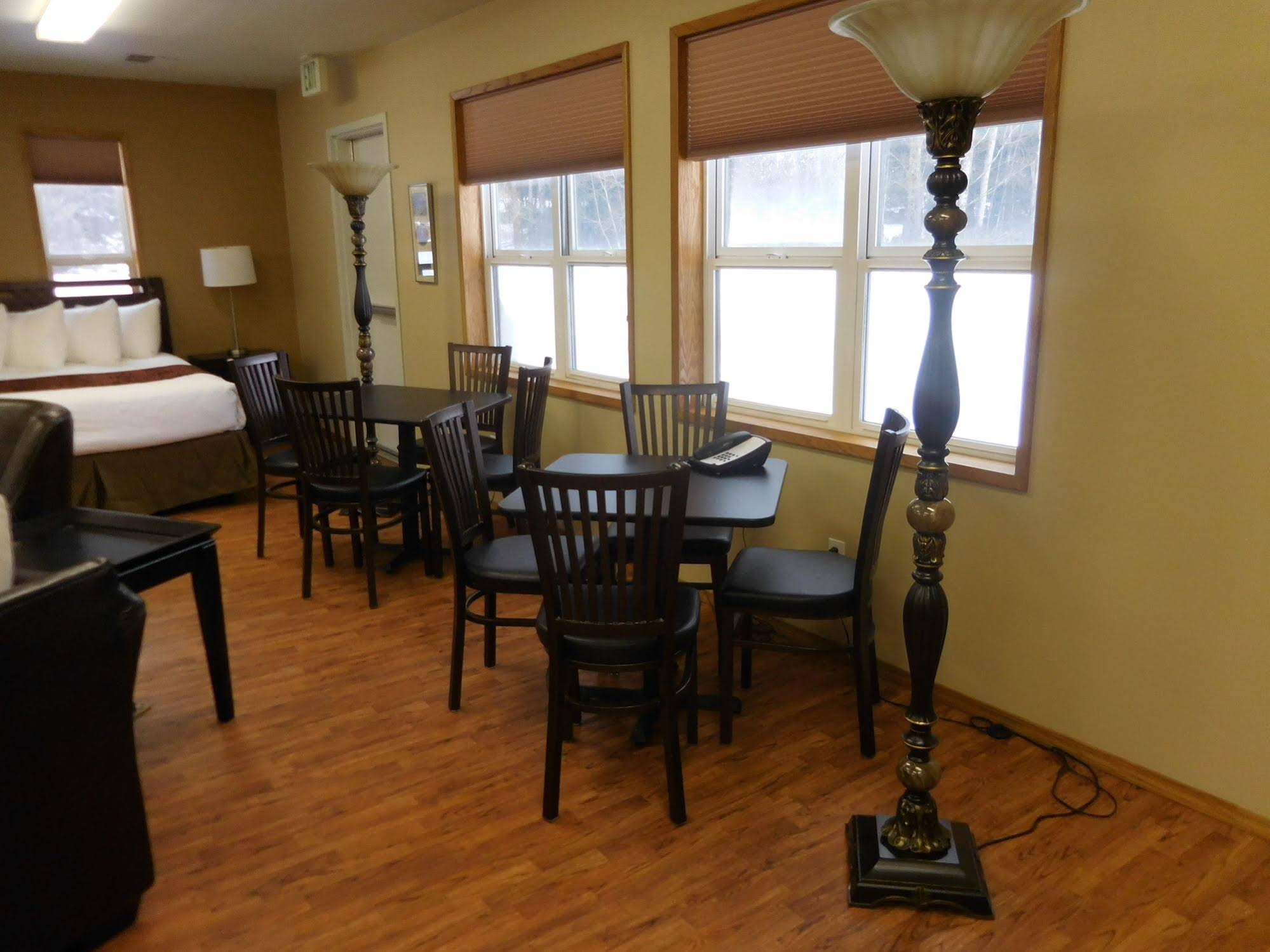 Cowlitz River Lodge