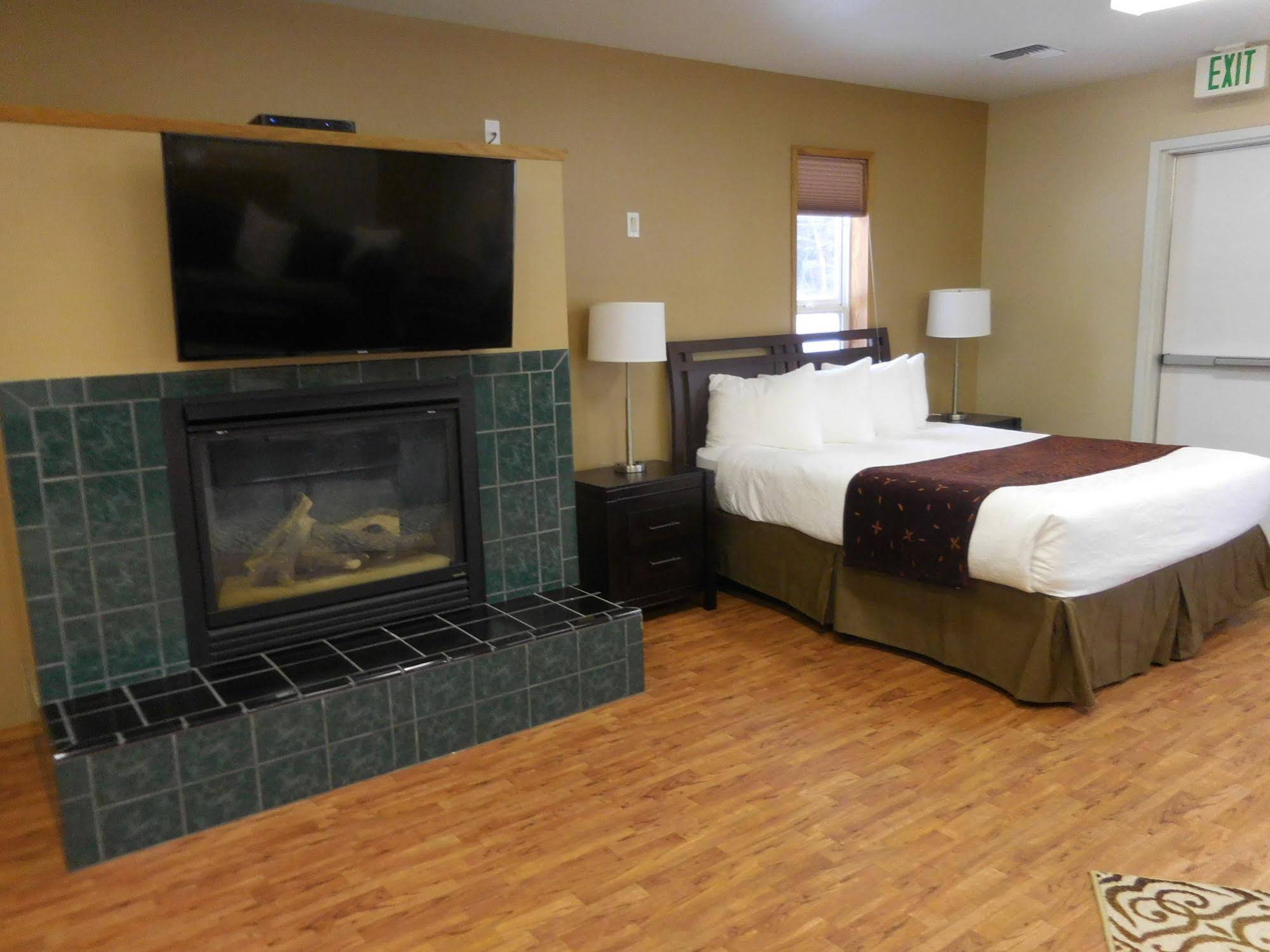 Cowlitz River Lodge