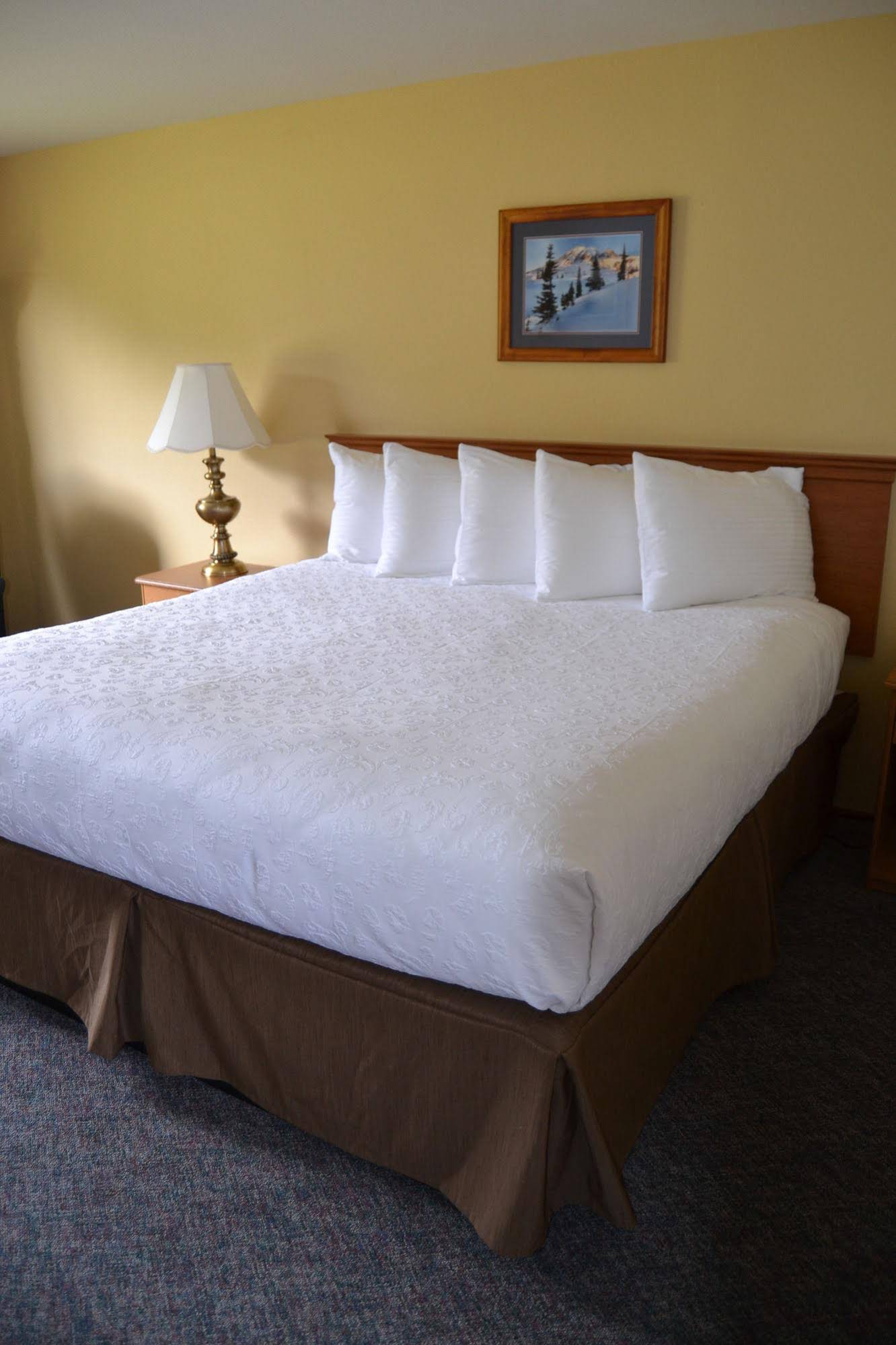 Cowlitz River Lodge